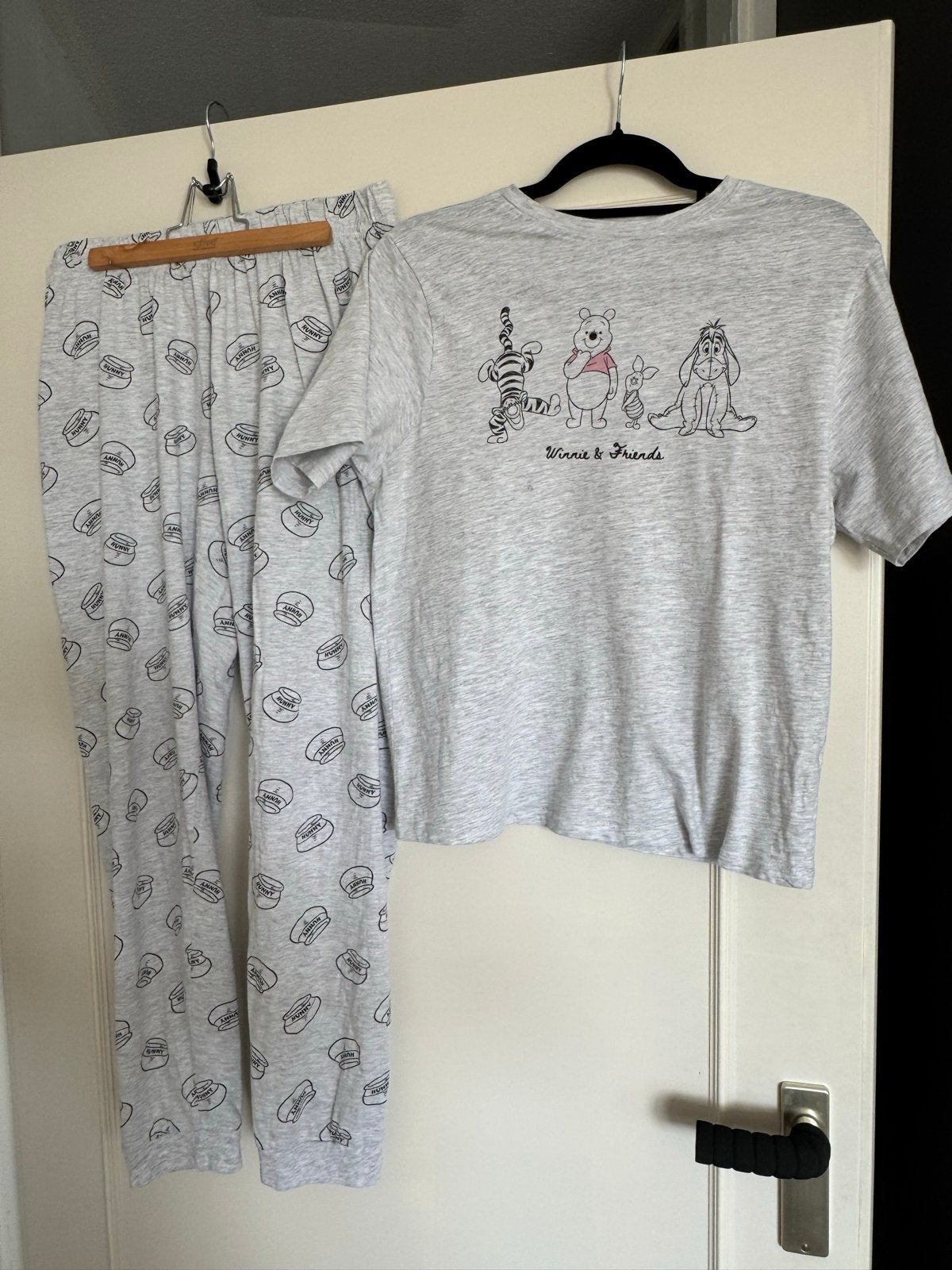 Winnie the Pooh Pyjama Set - Maat S, Kleding | Dames, Pyjama's, Zo goed als nieuw, Maat 38/40 (M), Ophalen