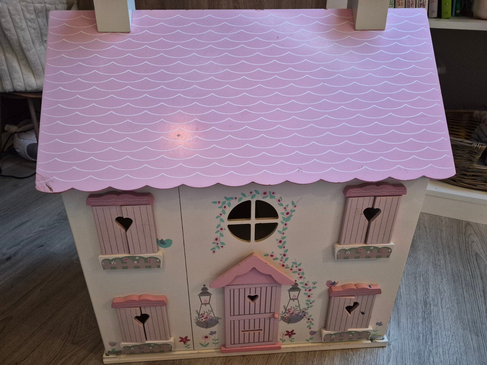 Houten poppenhuis met meubeltjes, Ophalen, Gebruikt, Poppenhuis