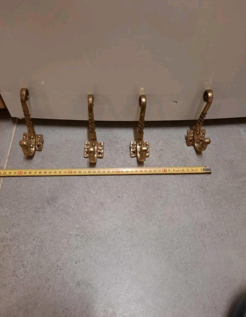 Art deco Jugendstil ? kapstokhaken jashaken
Vintage retro, Gebruikt, Wandhaken, Ophalen of Verzenden, Minder dan 100 cm