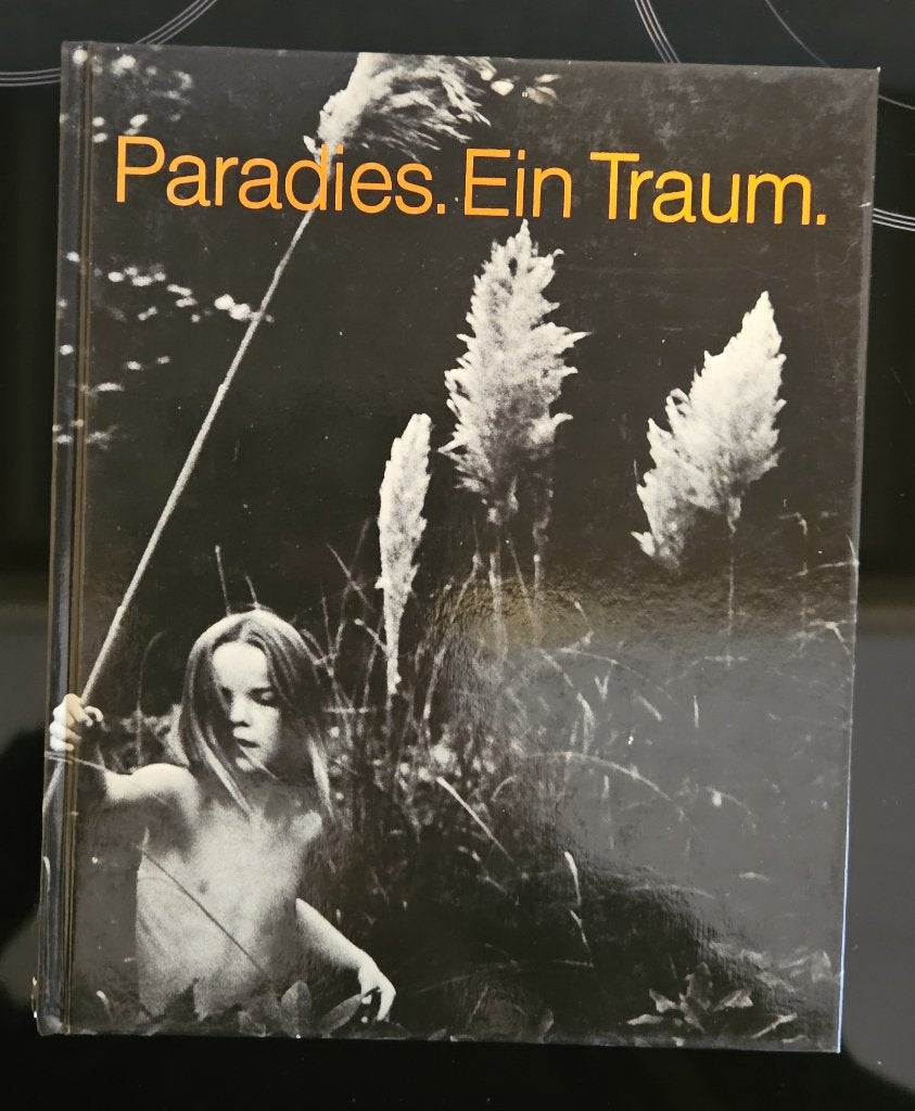 Zeldzaam fotoboek: Paradies. Ein Traum. Lies Wiegman (1969), Fotografie algemeen, Ophalen of Verzenden, Gelezen, Lies Wiegman