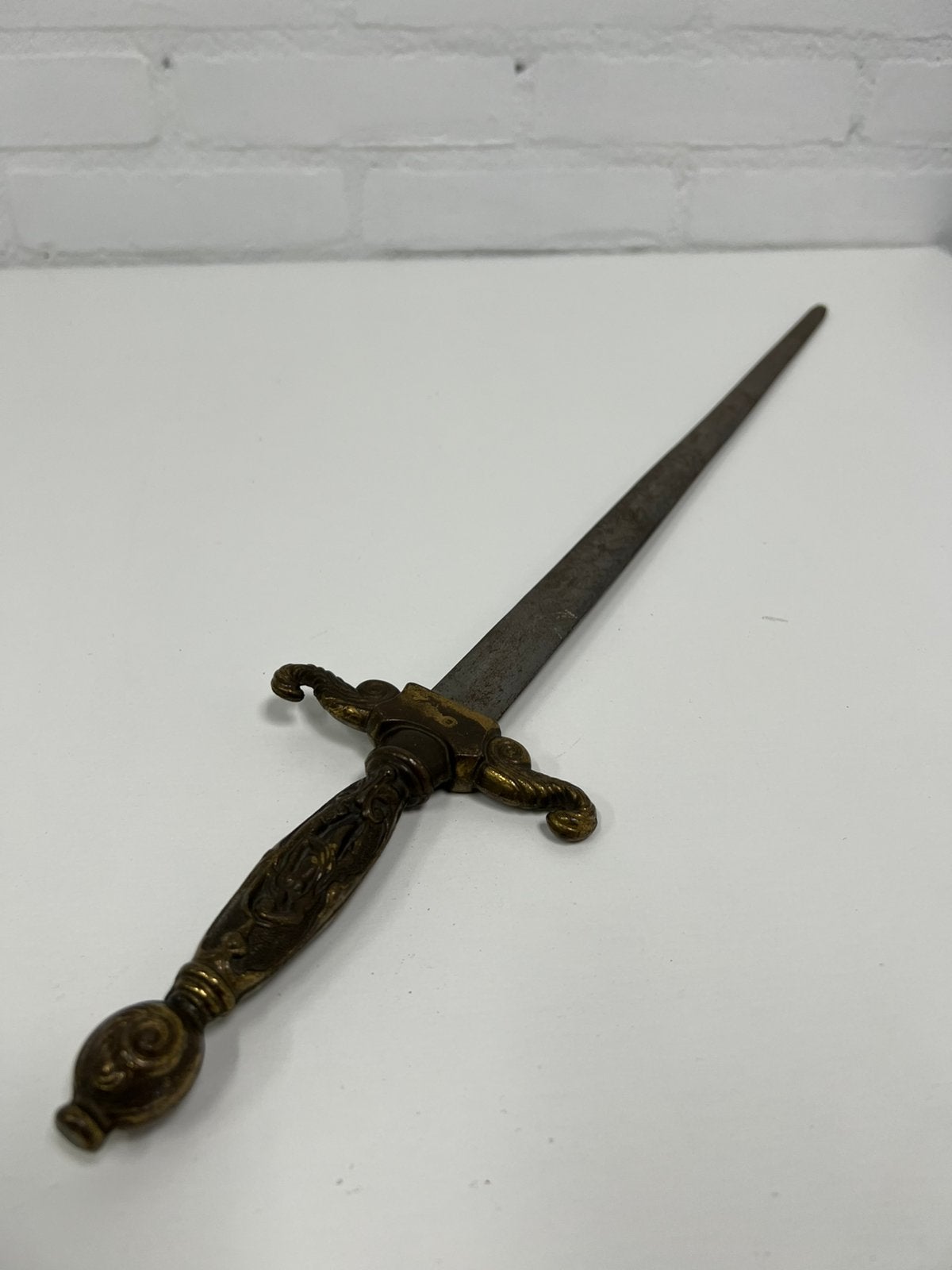Te Koop : Briefopenen Zwaard Brief Opener Messing Dolk, Antiek en Kunst, Ophalen of Verzenden