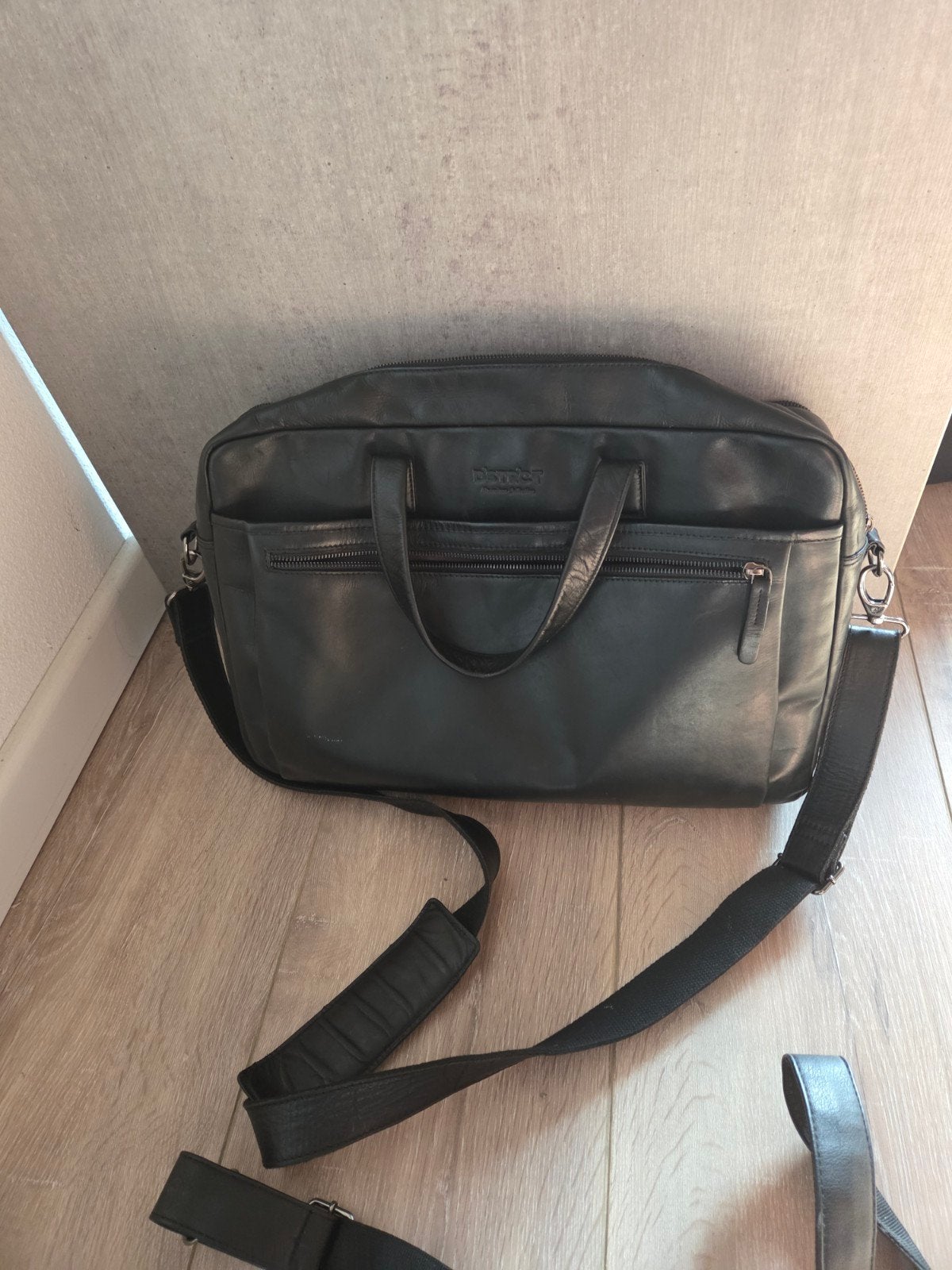 DSTRCT leren Laptoptas - 17 inch, Ophalen, 17 inch of meer, Zo goed als nieuw