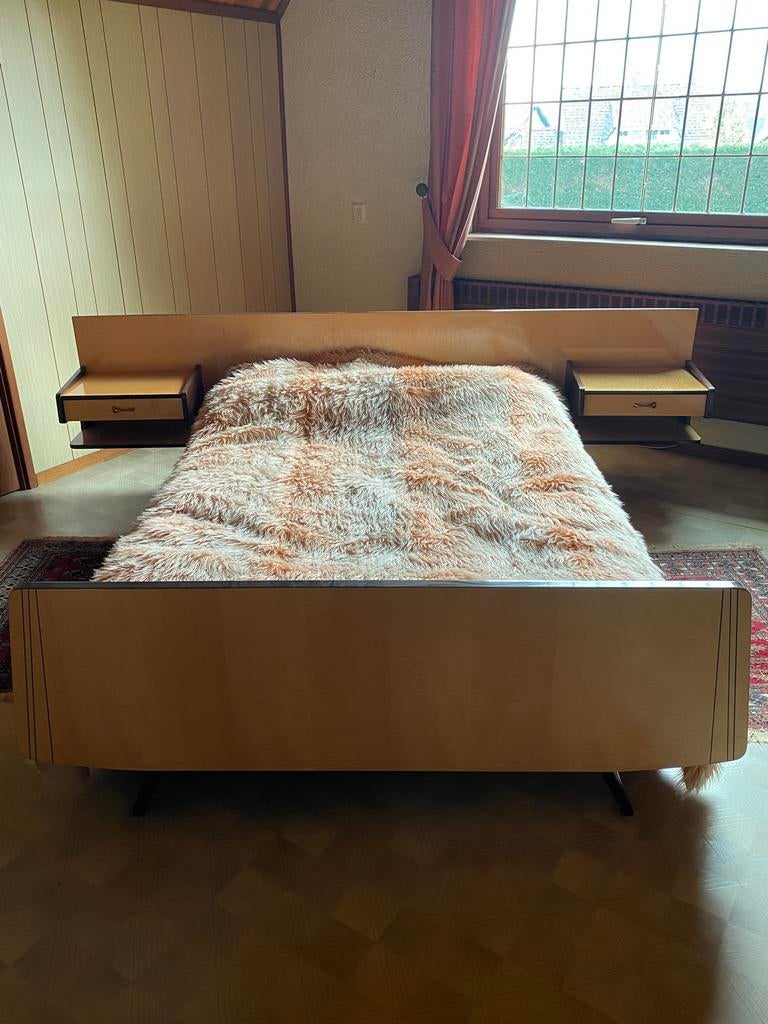Vintage bed, tafeltje en stoeltjes (in zeer goede staat), Huis en Inrichting, Slaapkamer | Complete slaapkamers, Ophalen, Zo goed als nieuw