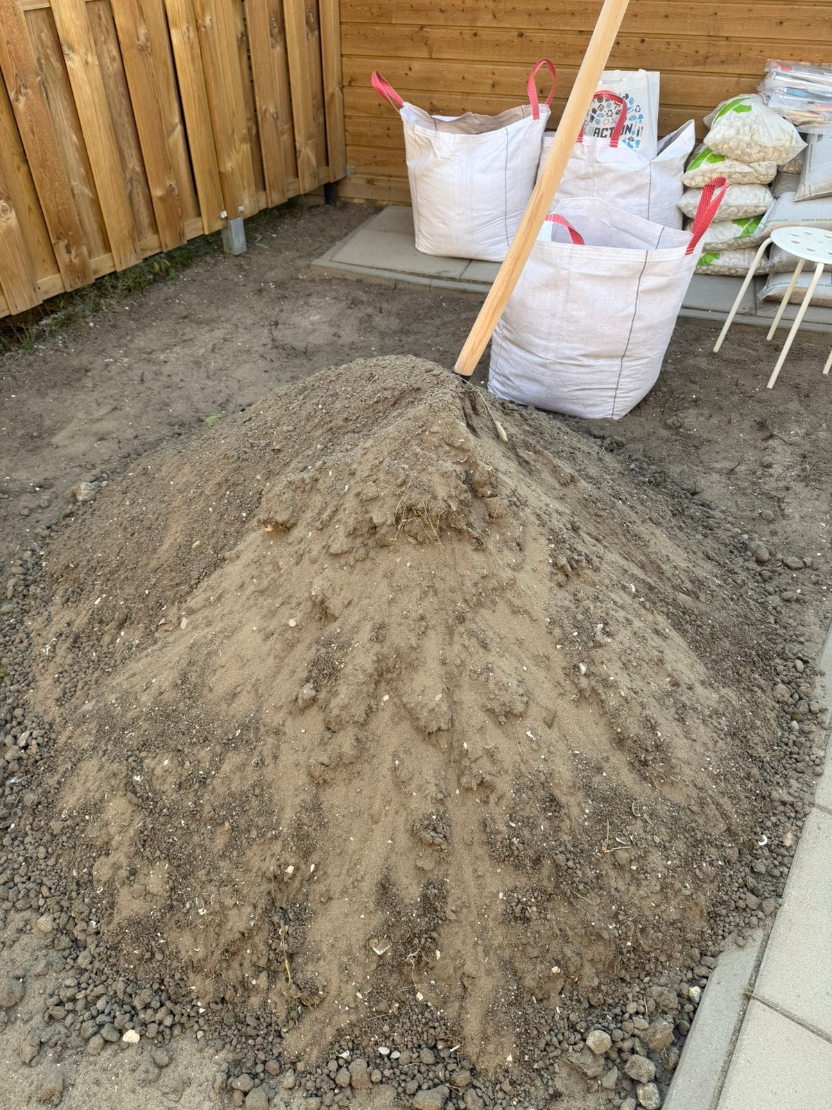 Gratis grond/zand af te halen in Waddinxveen (Triangel), Ophalen, Zo goed als nieuw