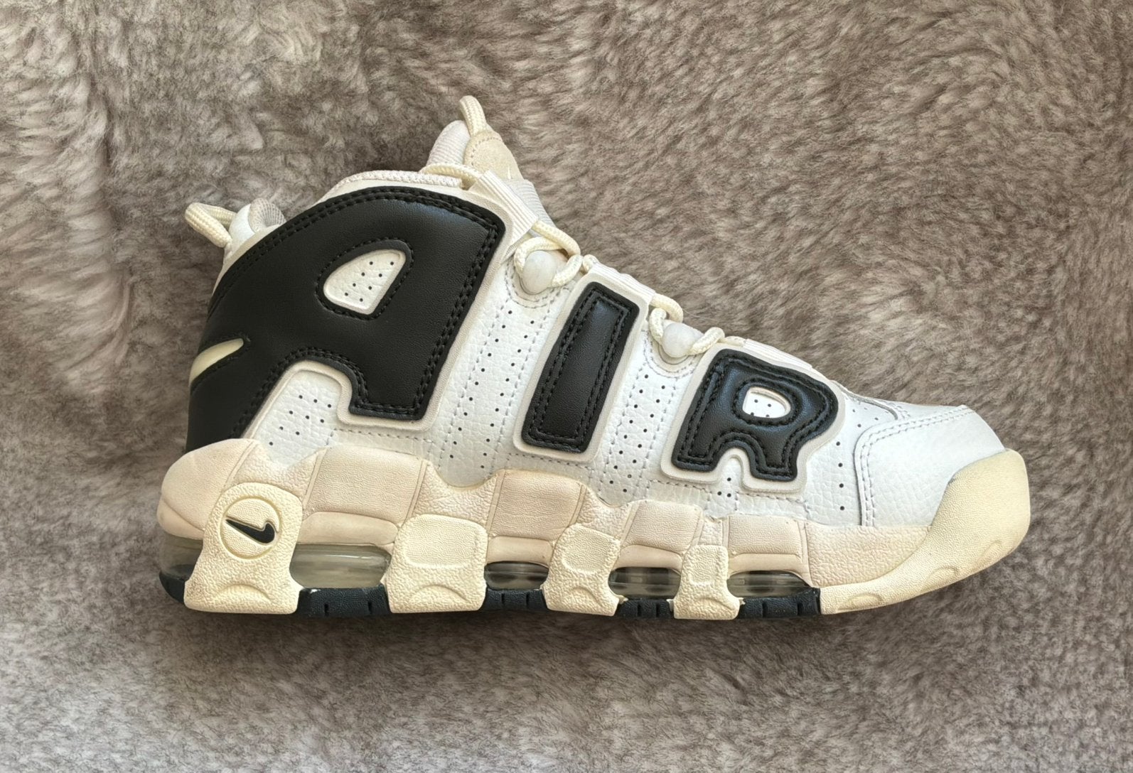 Nike Air More Uptempo Night Forest Maat 37,5 NIEUW, Wit, Ophalen of Verzenden, Sneakers of Gympen, Zo goed als nieuw