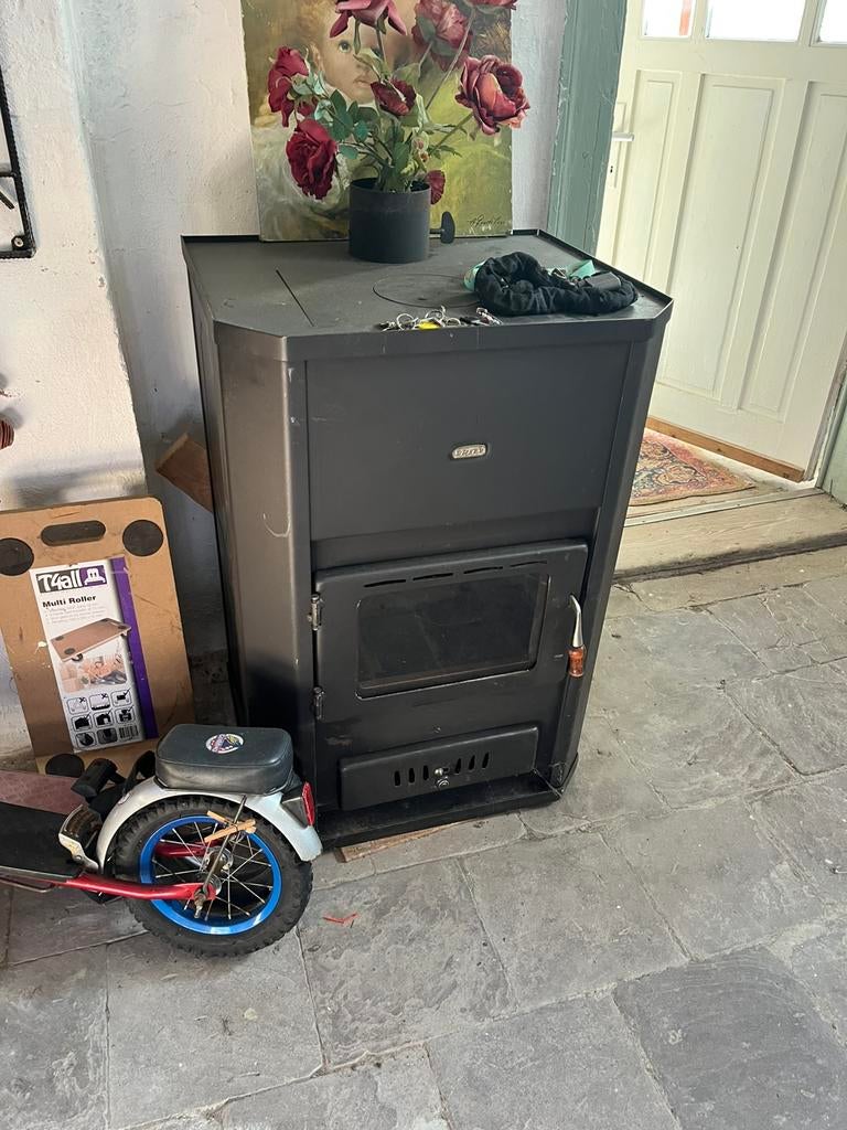 Twee prima houtkachels, beide met cv aansluiting, Huis en Inrichting, Kachels, Ophalen of Verzenden, Zo goed als nieuw, Hout, Houtkachel