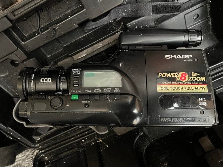 Sharp VL-C650S videocamera voor onderdelen met koffer, Ophalen of Verzenden, VHS-C of SVHS-C, Camera