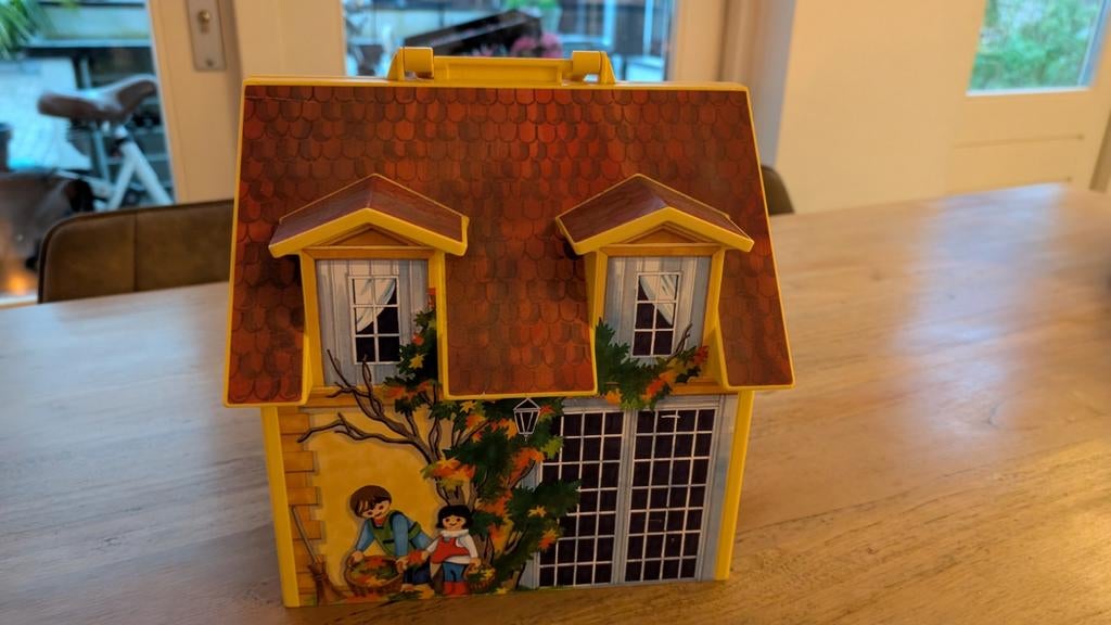 Playmobil draagbaar huis in goede staat. Handig voor logeren, Ophalen, Gebruikt