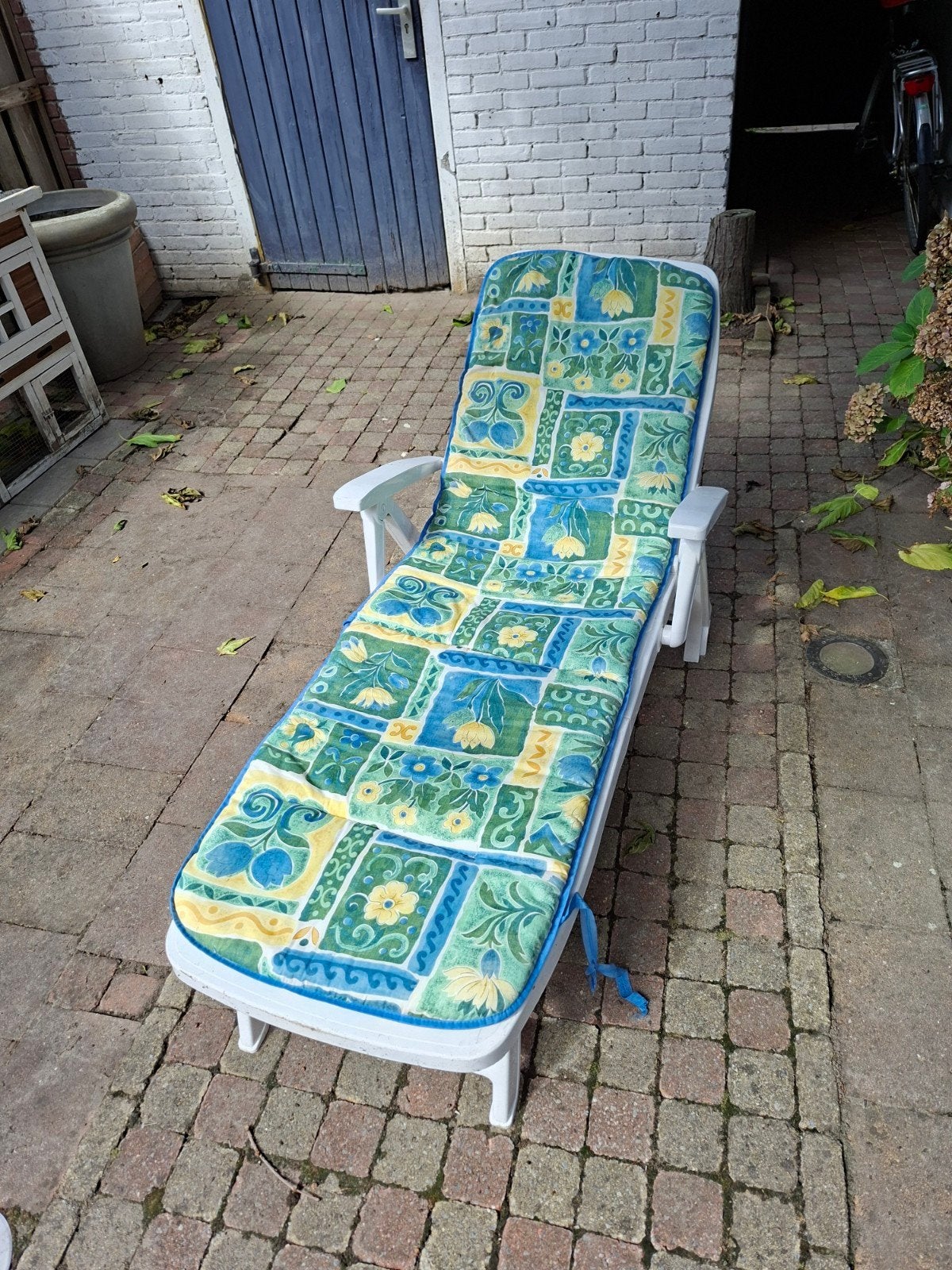 Ligbed met kussen, Tuin en Terras, Ophalen, Gebruikt, Kunststof, Verstelbaar