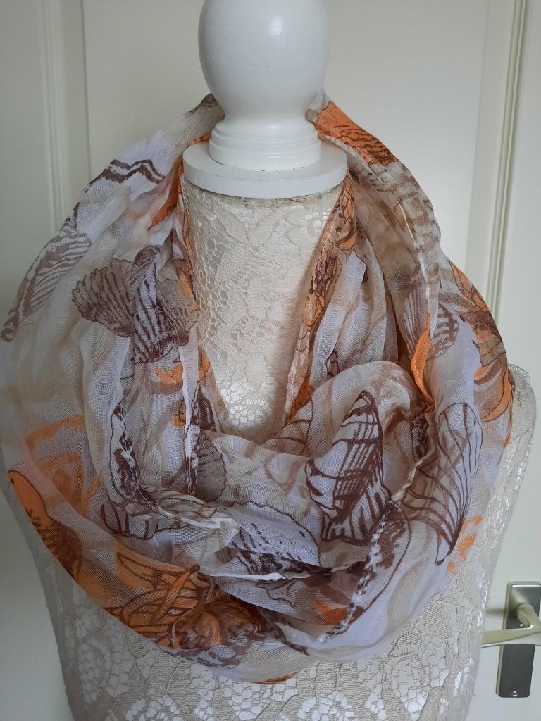 sjaals Kleur: Creme Oranje, Kleding | Dames, Mutsen, Sjaals en Handschoenen, Ophalen of Verzenden, Zo goed als nieuw, Maat 46/48 (XL) of groter