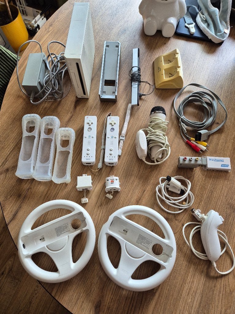 nintendo wii rvl-001, Ophalen of Verzenden, Gebruikt, Met 2 controllers, Met stuurtje