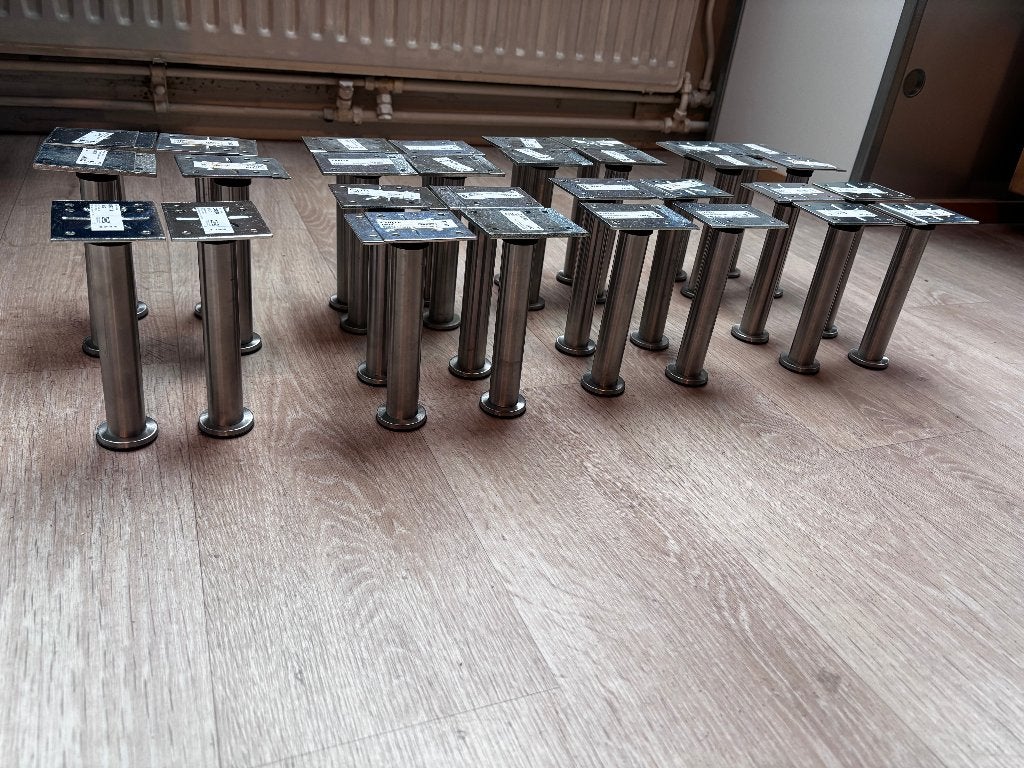 30x Ikea Capita keuken/meubel stel-poten 16 cm, Ophalen, Gebruikt