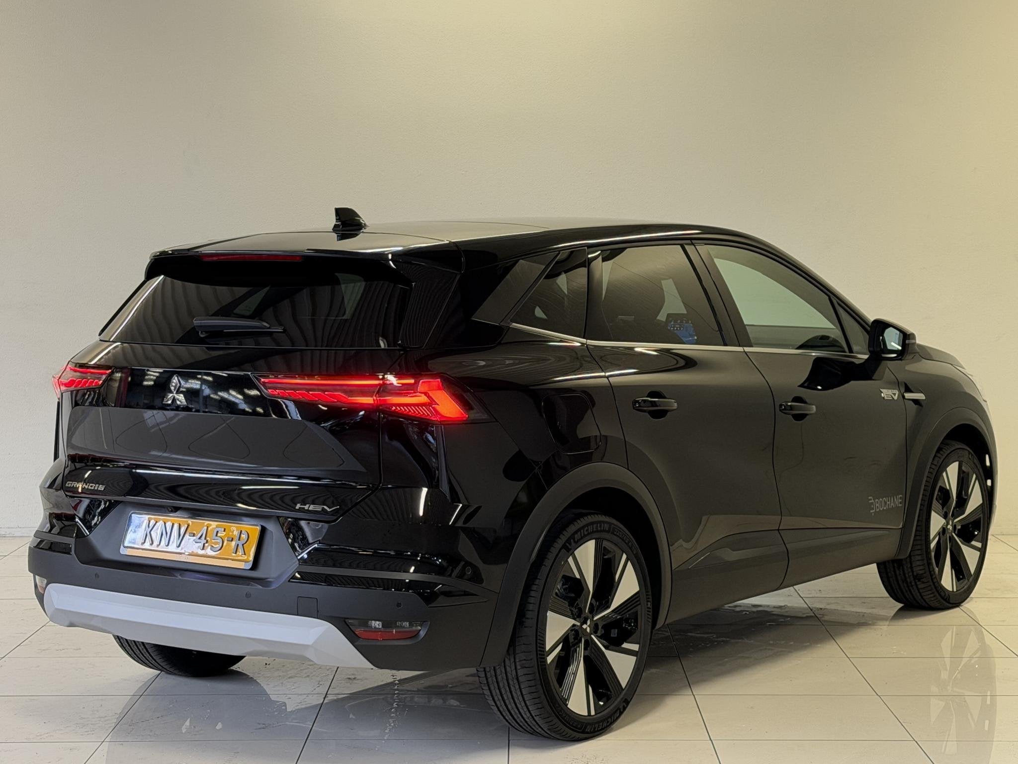 Mitsubishi Grandis 1.8 HEV Instyle | DEMO | Leder | 360° ca, Auto's, 730 kg, 1789 cc, Met garantie (alle), Zwart