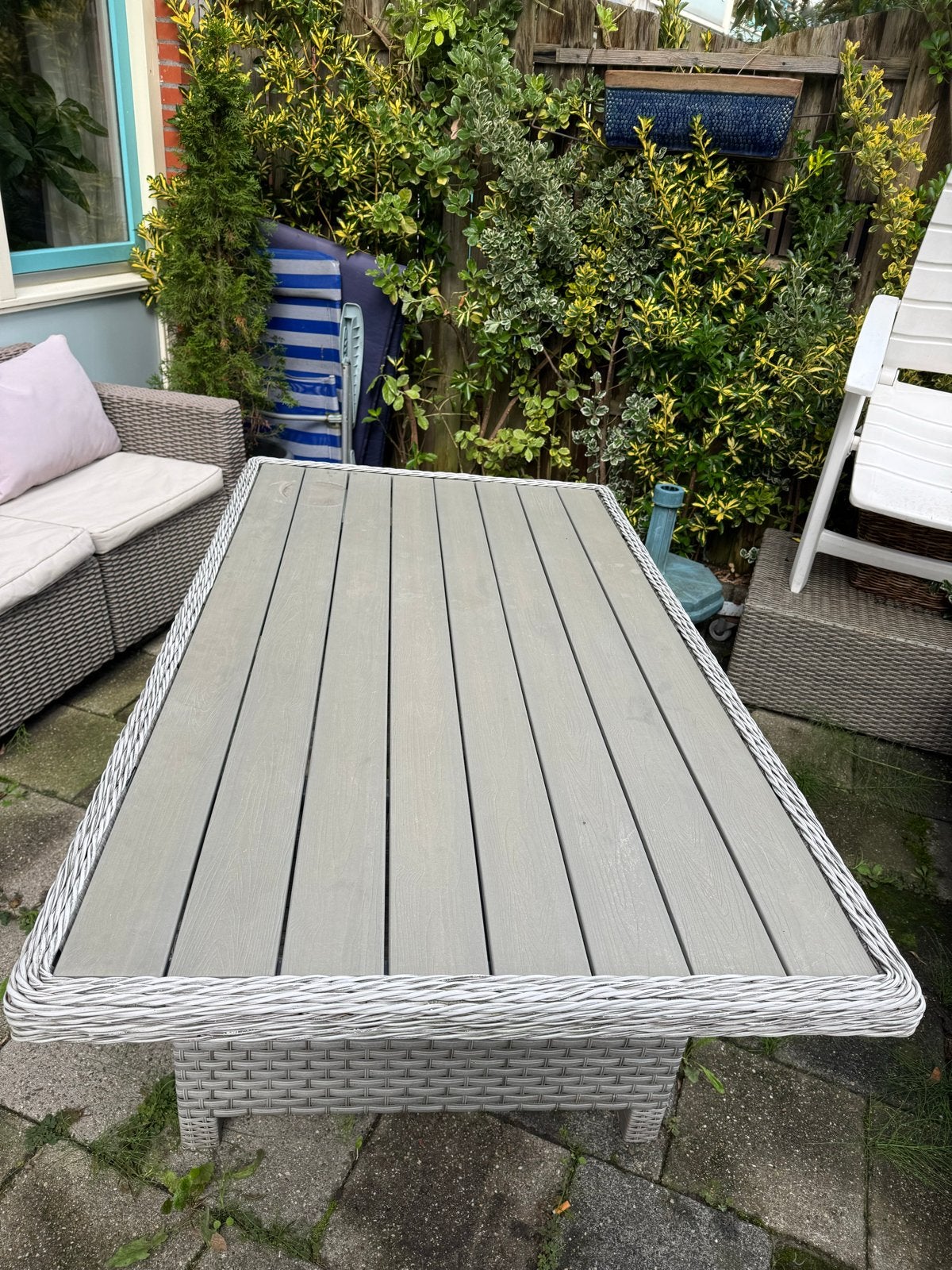Foto 5 van Mooie wicker loungesofa met tafel en kussens