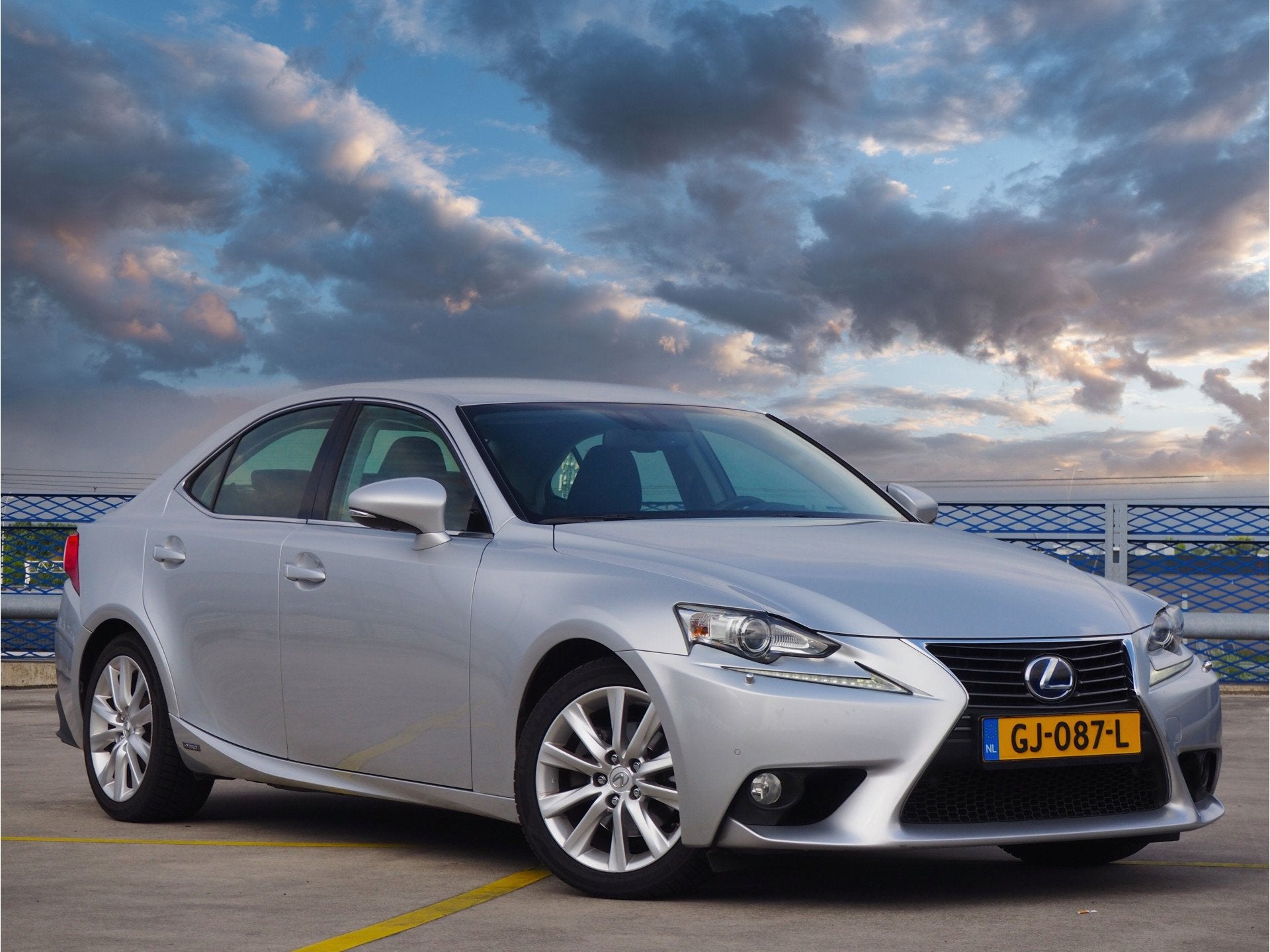 Lexus IS 300h First Edition - DEALERONDERHOUDEN - (bj 2014), Auto's, Automaat, Euro 5, Achterwielaandrijving, Gebruikt