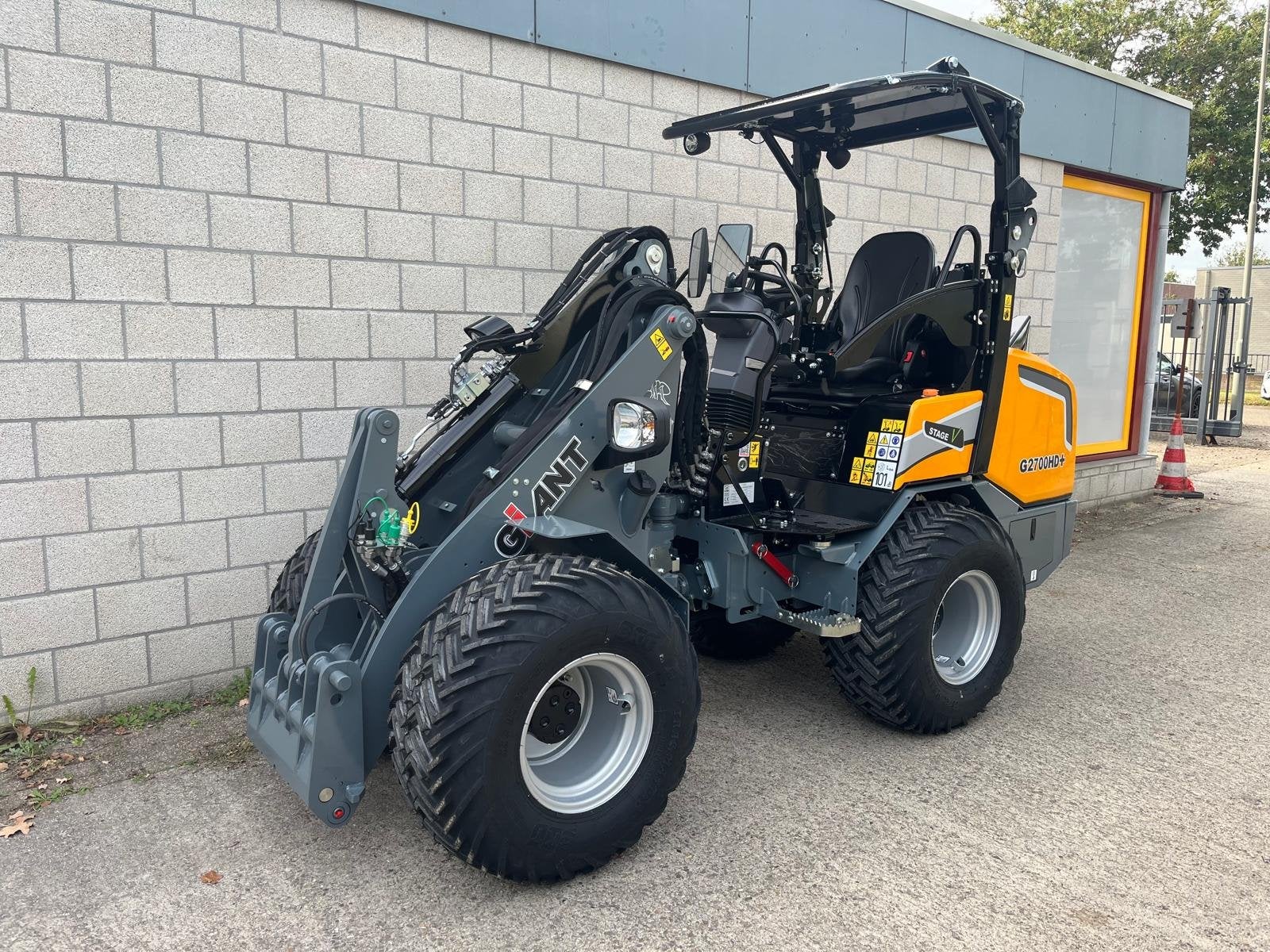 Giant G2700 HD+ (bj 2026), Wiellader of Shovel
