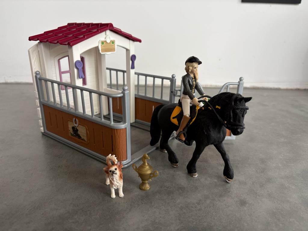 Schleich paardenstal met ruiter, paard en accessoires, Ophalen of Verzenden, Zo goed als nieuw