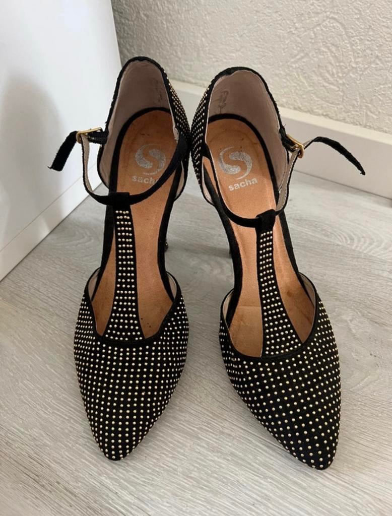 Sacha Zwarte Pumps met Gouden Studs - Maat 40, Kleding | Dames, Schoenen, Pumps, Zwart, Ophalen of Verzenden, Gedragen