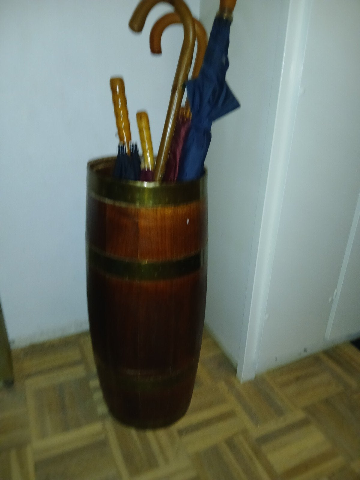 Vintage houten ton / paraplubak met messing banden, Ophalen of Verzenden, Hout