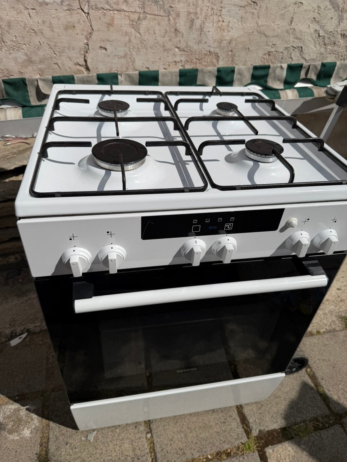 Siemens 60cm gasfornuis elektrische oven ken bezorgd worden., Ophalen, Gebruikt, 4 kookzones, Energieklasse A of zuiniger
