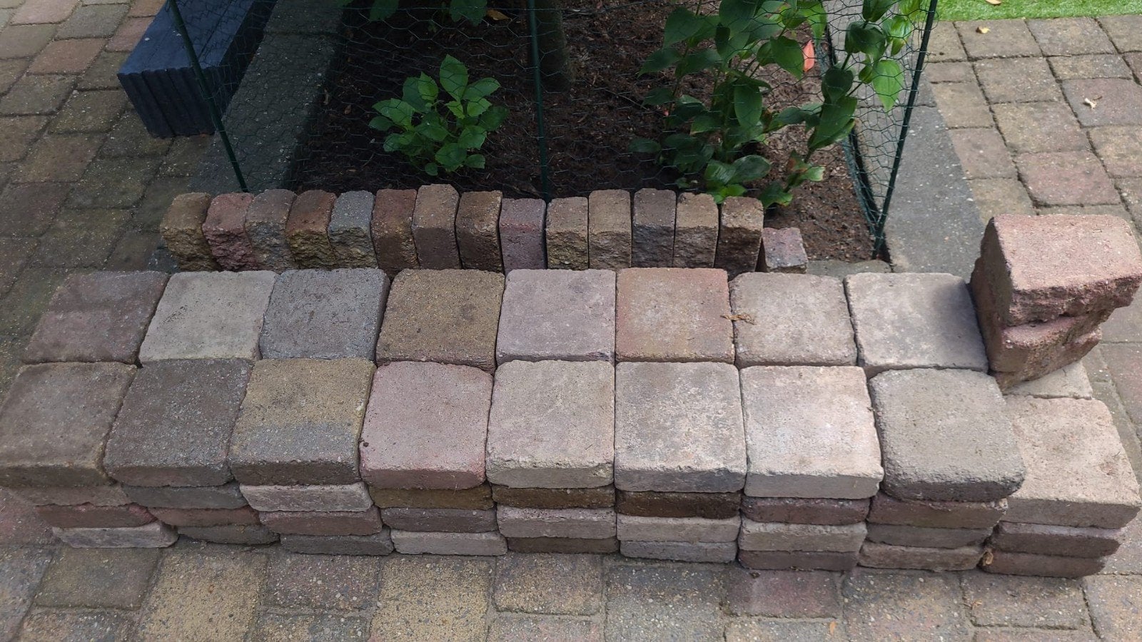Vierkante stenen (14,7 x 14,7cm) Gratis!, Tuin en Terras, Ophalen, Beton, Klinkers