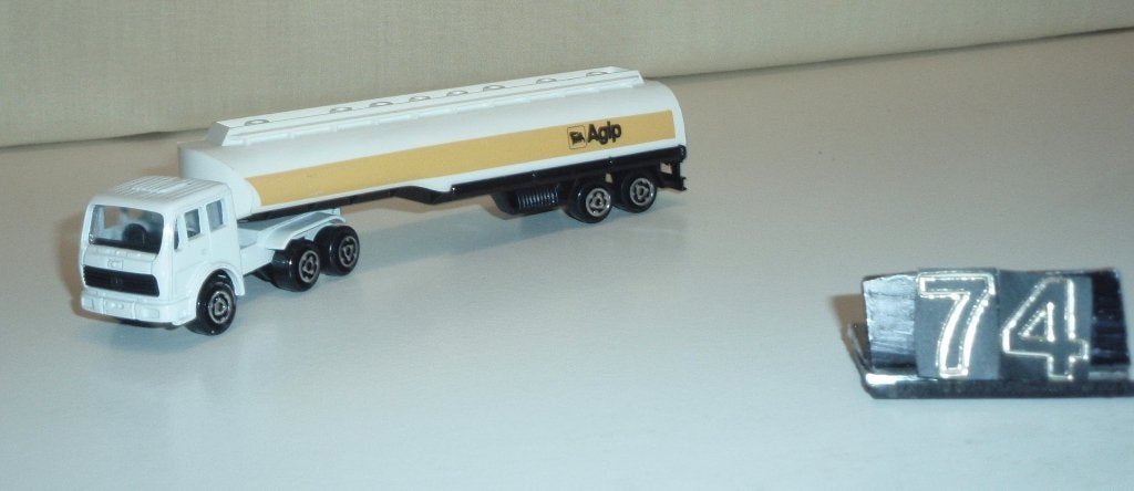 Te koop Model auto Mercedes -Trekker Tankoplegger - Agip, Ophalen of Verzenden, Gebruikt, Auto's