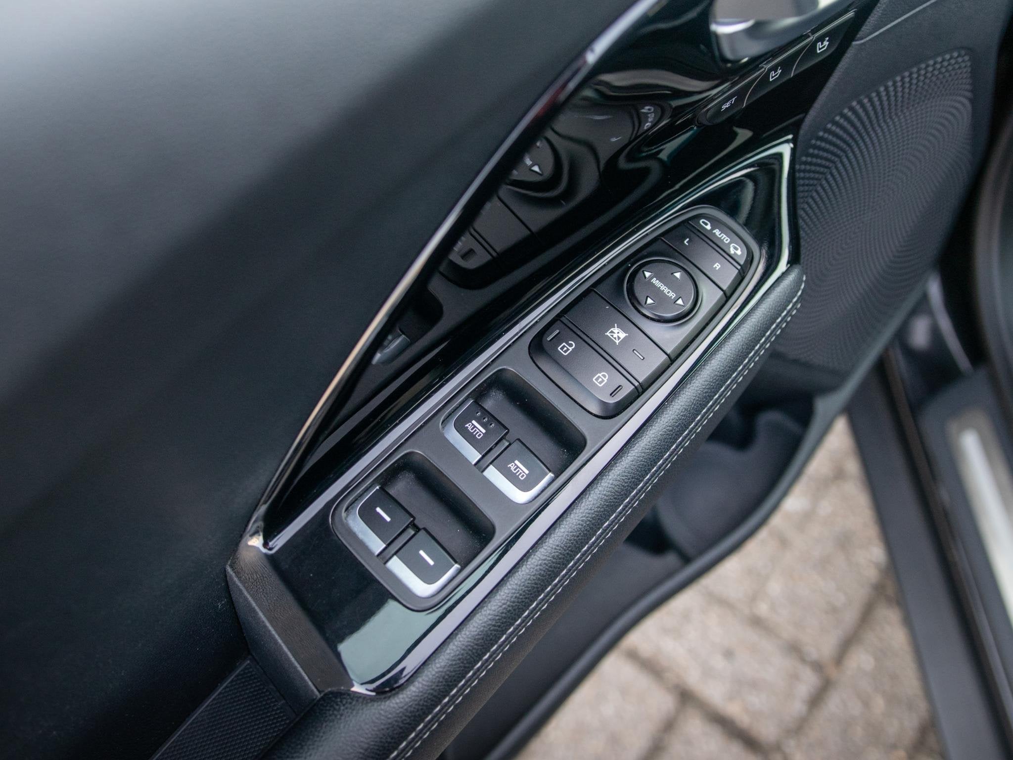 Foto 23 van Kia Niro 1.6 GDi Hybrid ExecutiveLine l lederen bekleding l