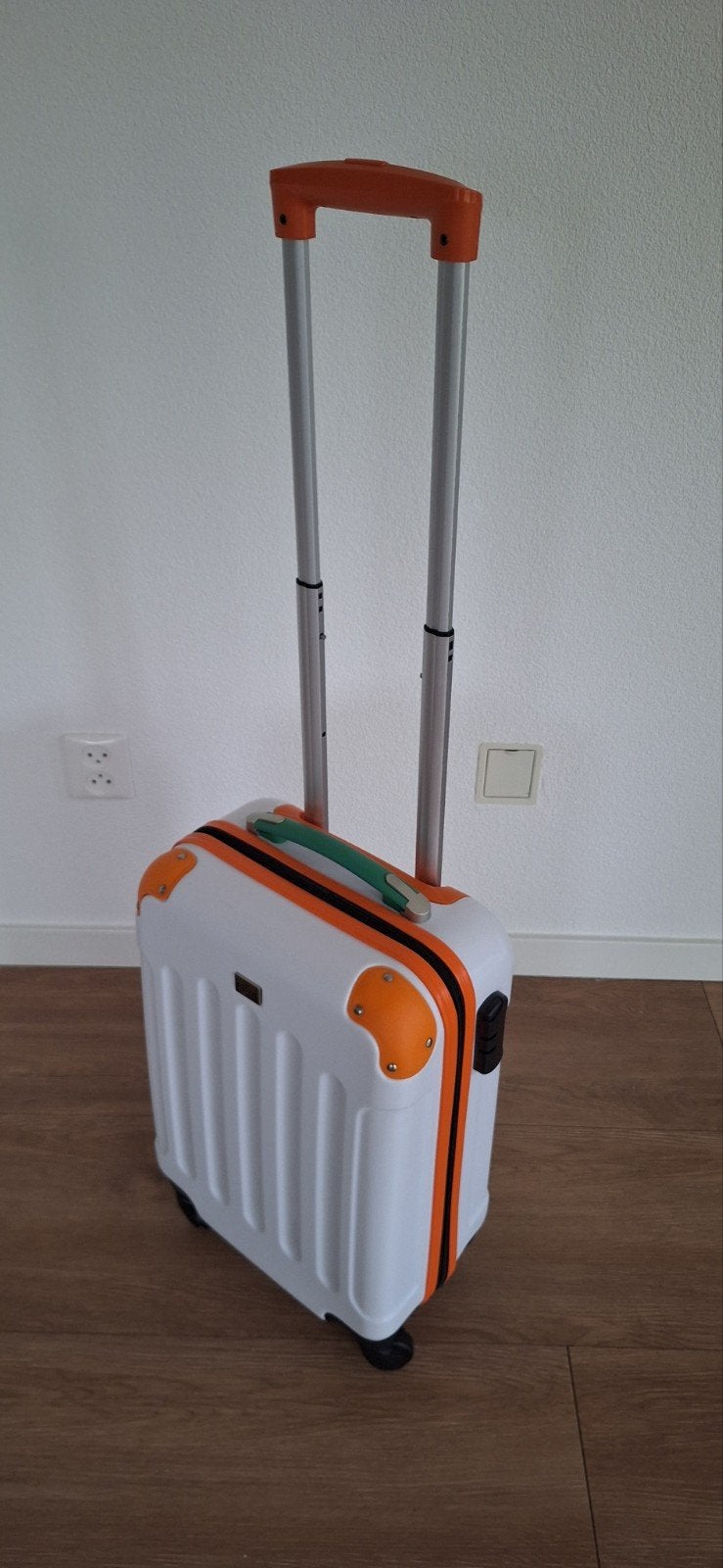 Zo goed als nieuwe Postcodeloterij koffer 55x20x35 cm, Wieltjes, 50 tot 60 cm, Hard kunststof, Ophalen of Verzenden