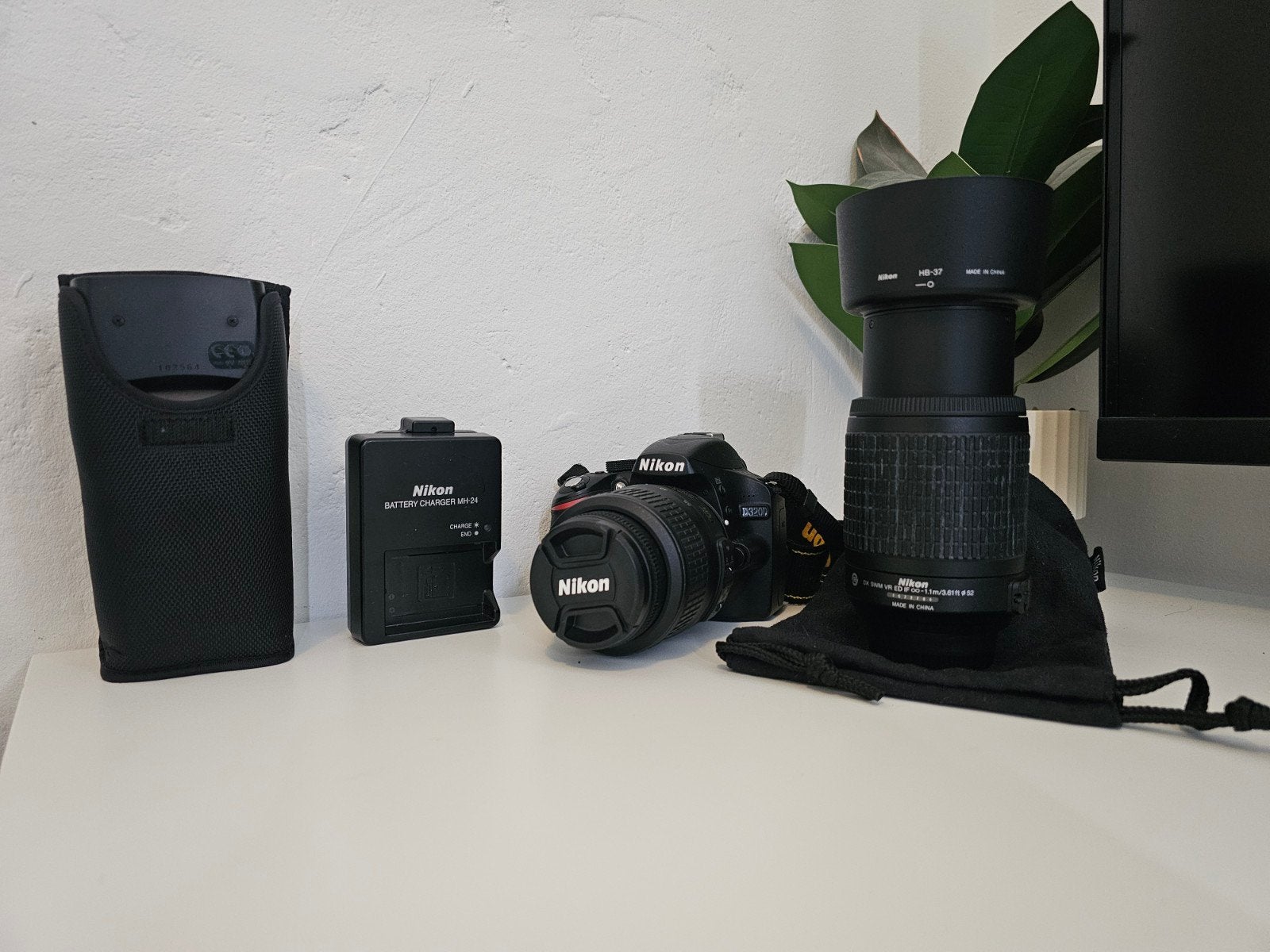 Nikon D3200 + 2 lenzen + flitser + accessoires, Ophalen, Gebruikt, Spiegelreflex, Lensdop