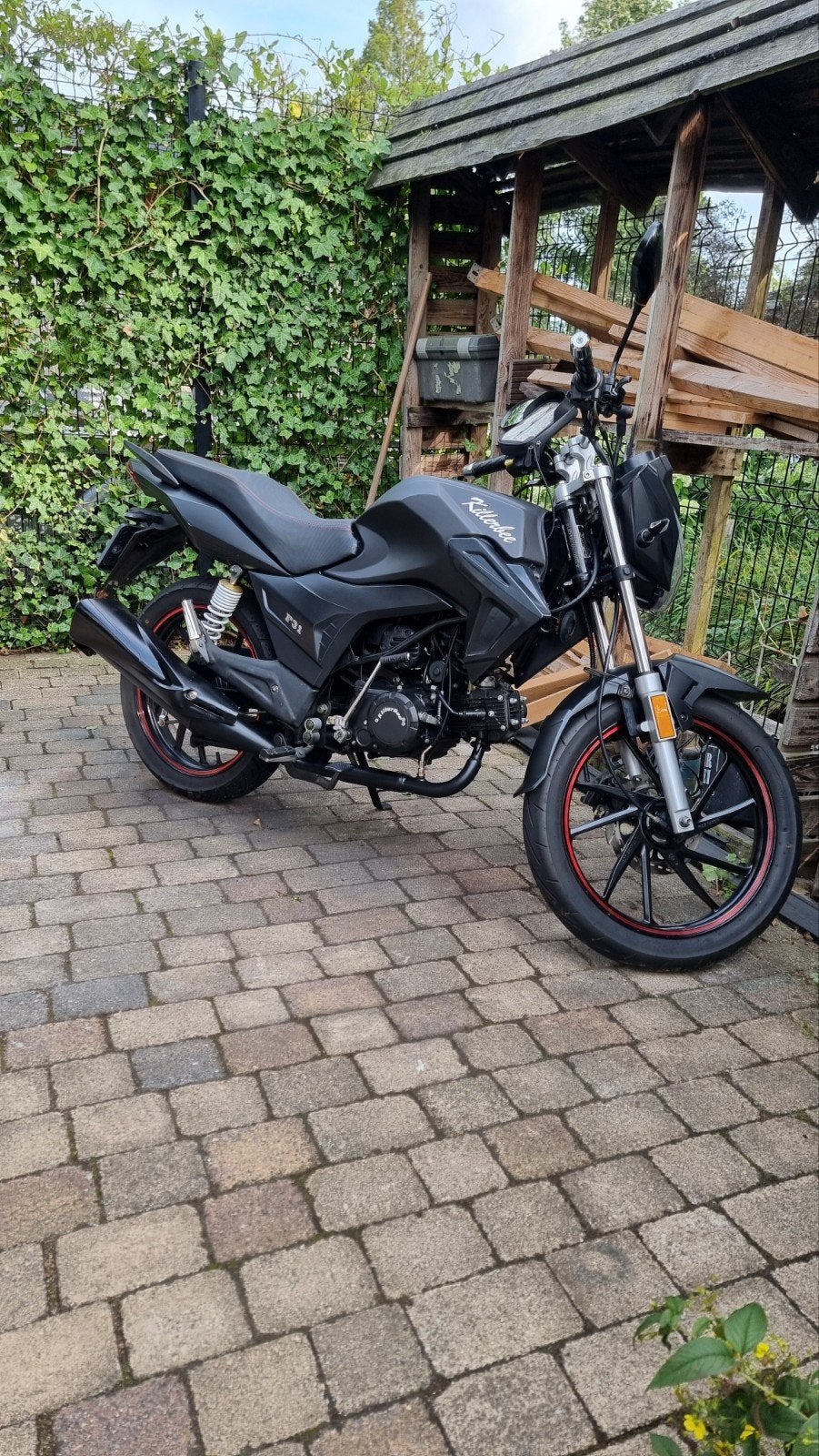 Killerbee F31 2023 lage km stand, 49 cc, Zo goed als nieuw, 4 versnellingen, Ophalen