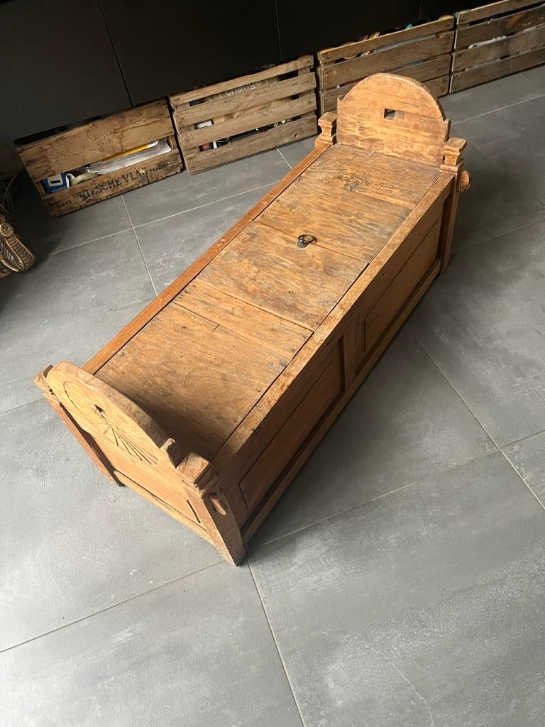 Antieke houten bankje Indonesie, Ophalen