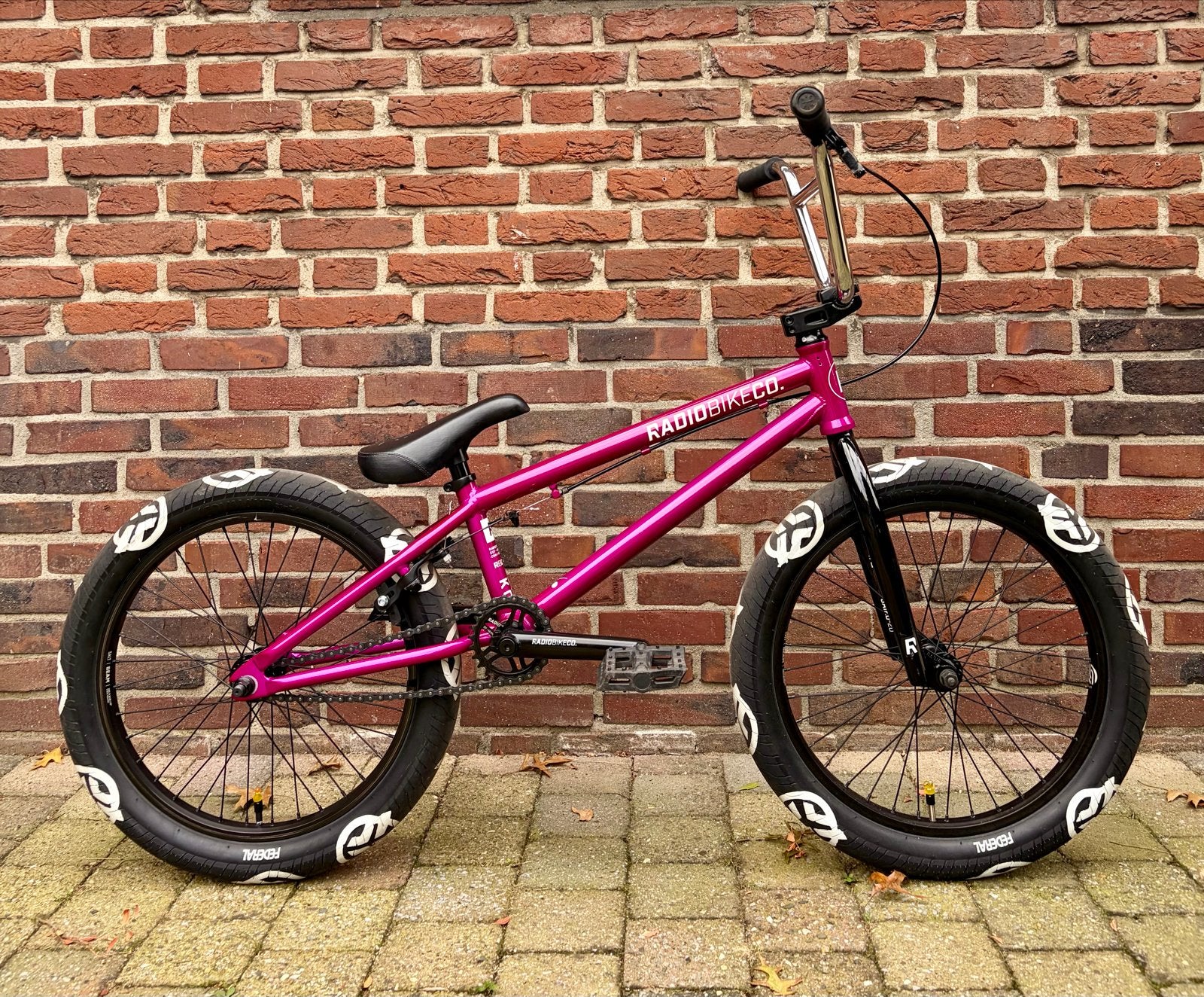 Radio BMX - Zo goed als nieuw - Metallic Paars, Ophalen, Velgrem, 20 tot 24 inch, Zo goed als nieuw