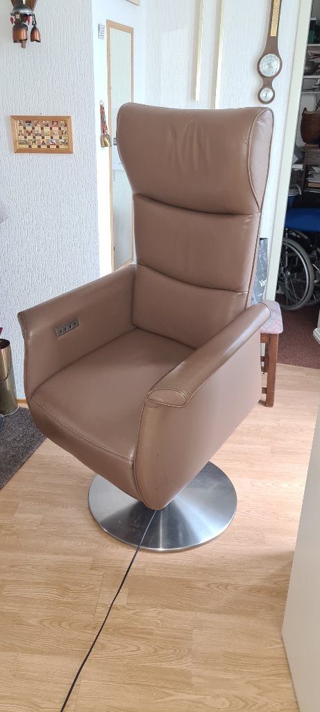 Prominent Relaxfauteuil met sta-op functie, Huis en Inrichting, Fauteuils, Ophalen, Gebruikt, Minder dan 75 cm, Leer