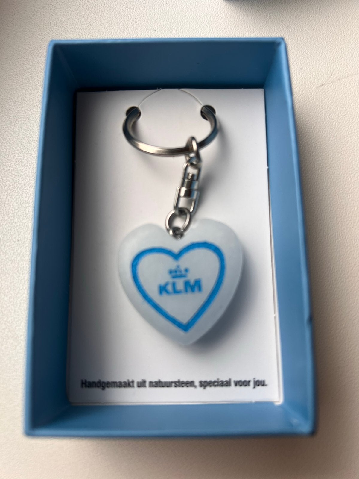 KLM Jubileum Sleutelhanger - Hartvormig van natuursteen, Verzamelen, Ophalen of Verzenden, Zo goed als nieuw