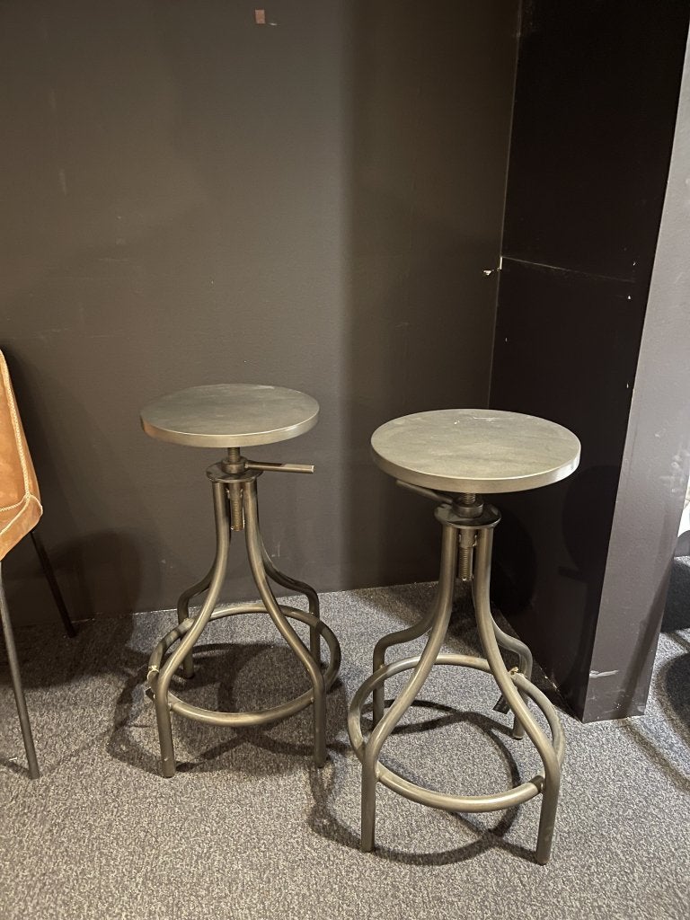 Verstelbare barkrukken set van twee, Huis en Inrichting, Stoelen, Zo goed als nieuw, Twee, Metaal, Grijs, Ophalen