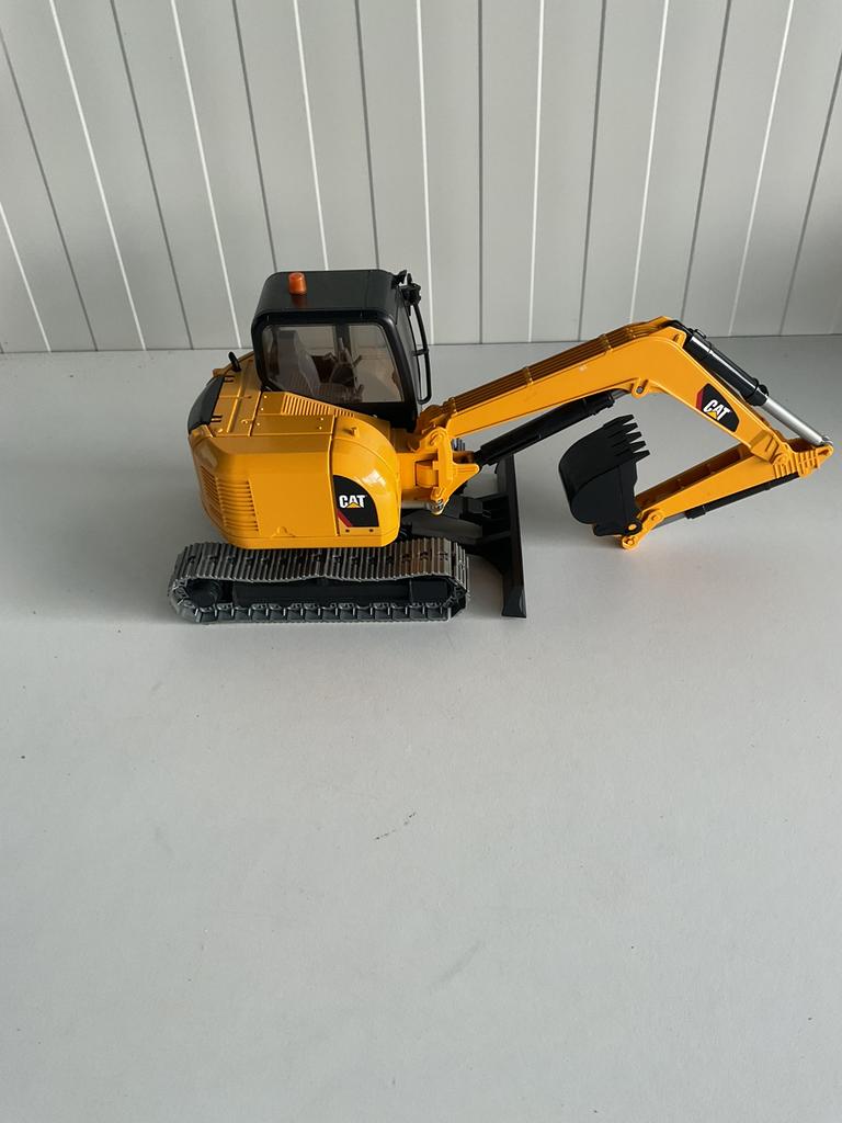 Bruder Cat graafmachine met rupsbanden, Ophalen, Zo goed als nieuw