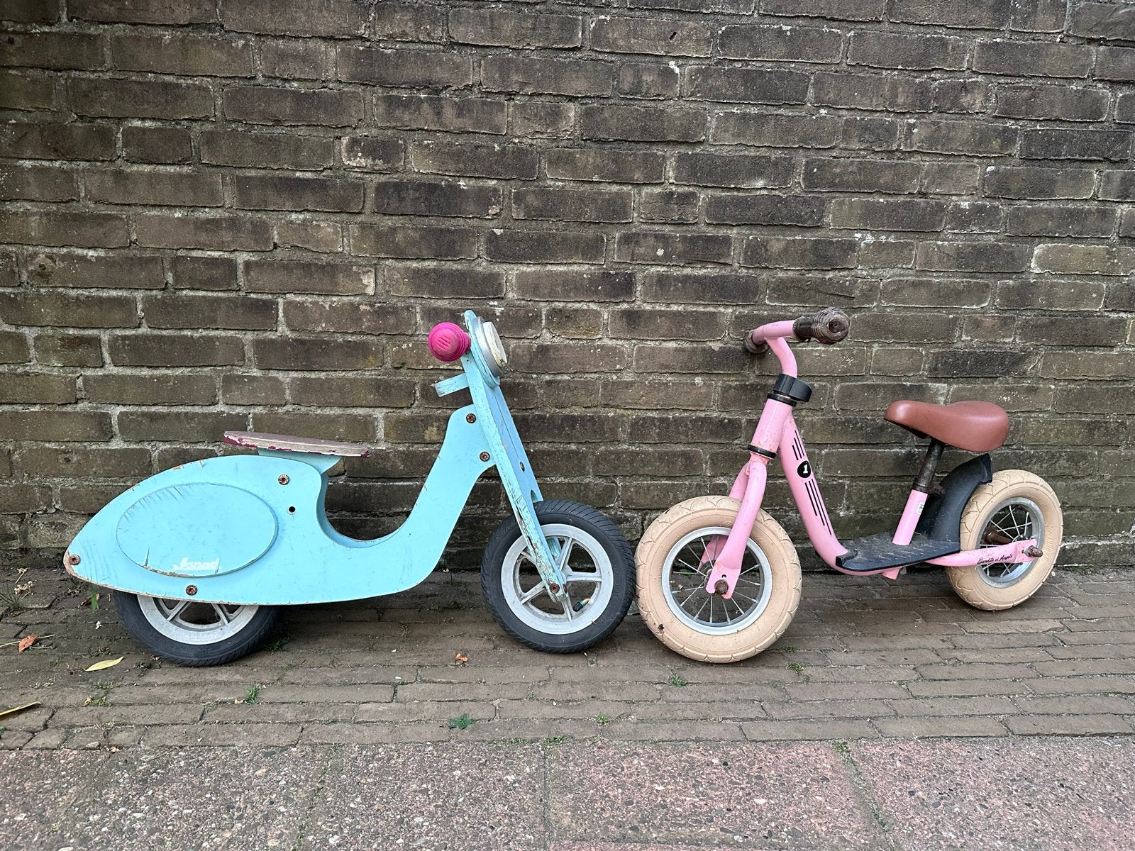 Loopfietsen: Roze Puky en Blauwe Houten Scooter, Kinderen en Baby's, Speelgoed | Buiten | Voertuigen en Loopfietsen, Ophalen, Gebruikt