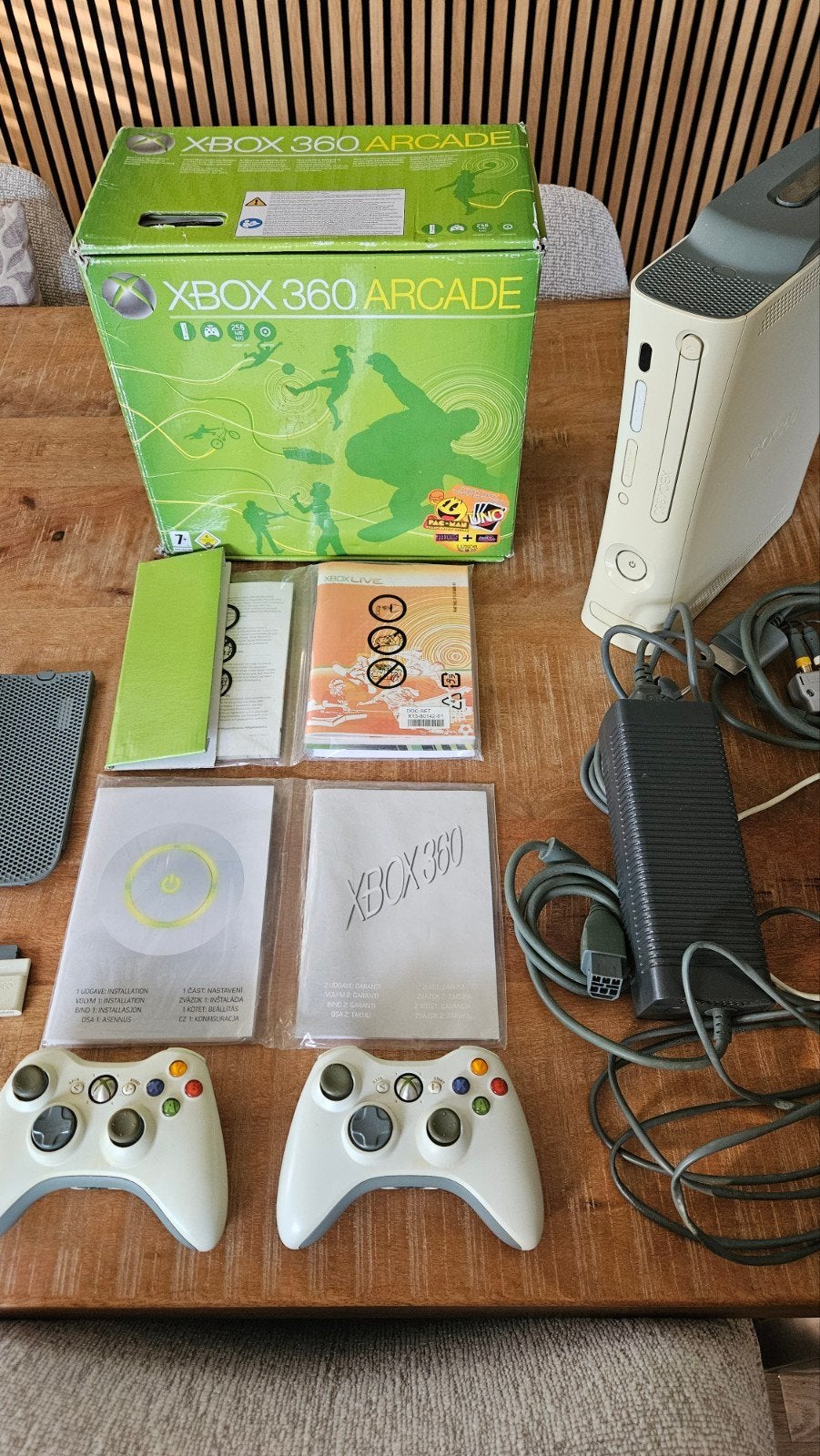 Xbox 360 Arcade in doos - 60GB - 2 controllers, Spelcomputers en Games, Spelcomputers | Xbox 360, Gebruikt, Met 2 controllers