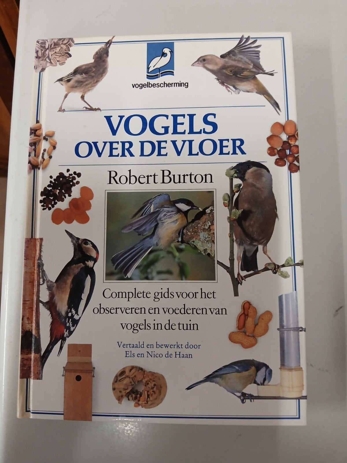 WD015Vogels over de Vloer - Robert Burton (Vogelbescherming), Ophalen of Verzenden, Gelezen, Vogels, Robert Burton