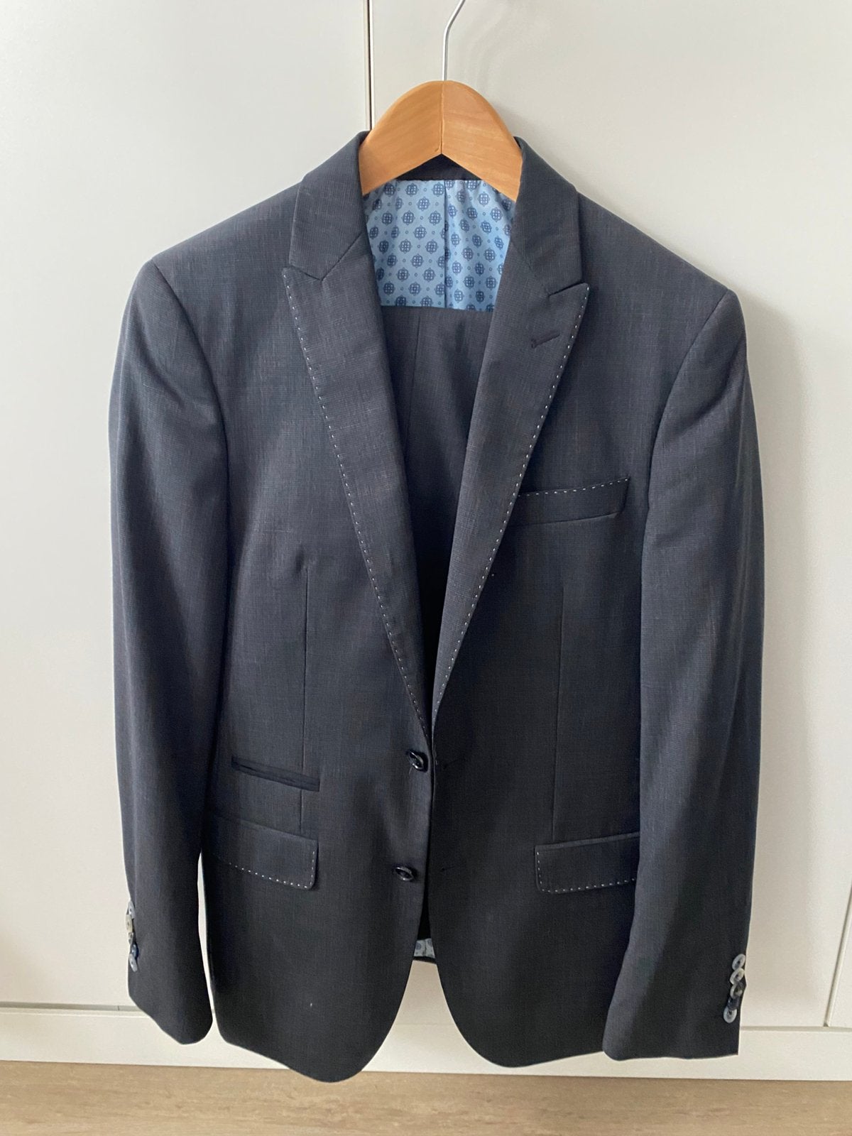 Mooi grijs pak van Seven Square tailored fit maat 46, Kleding | Heren, Kostuums en Colberts, Ophalen of Verzenden, Zo goed als nieuw
