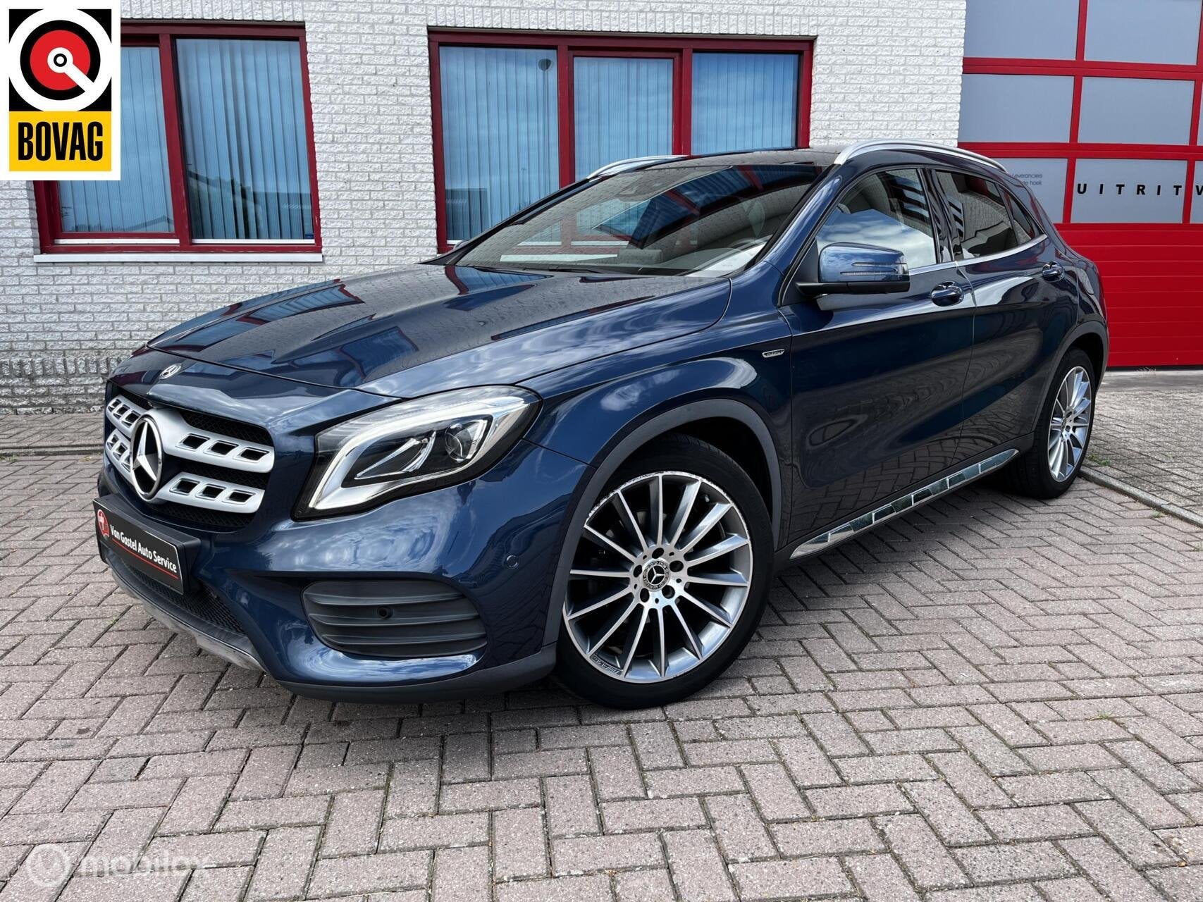 Mercedes GLA-klasse 180 AMG Limited/PANO/LEER/CAMERA/NAVI, Auto's, Gebruikt, Zwart, 4 cilinders, Blauw