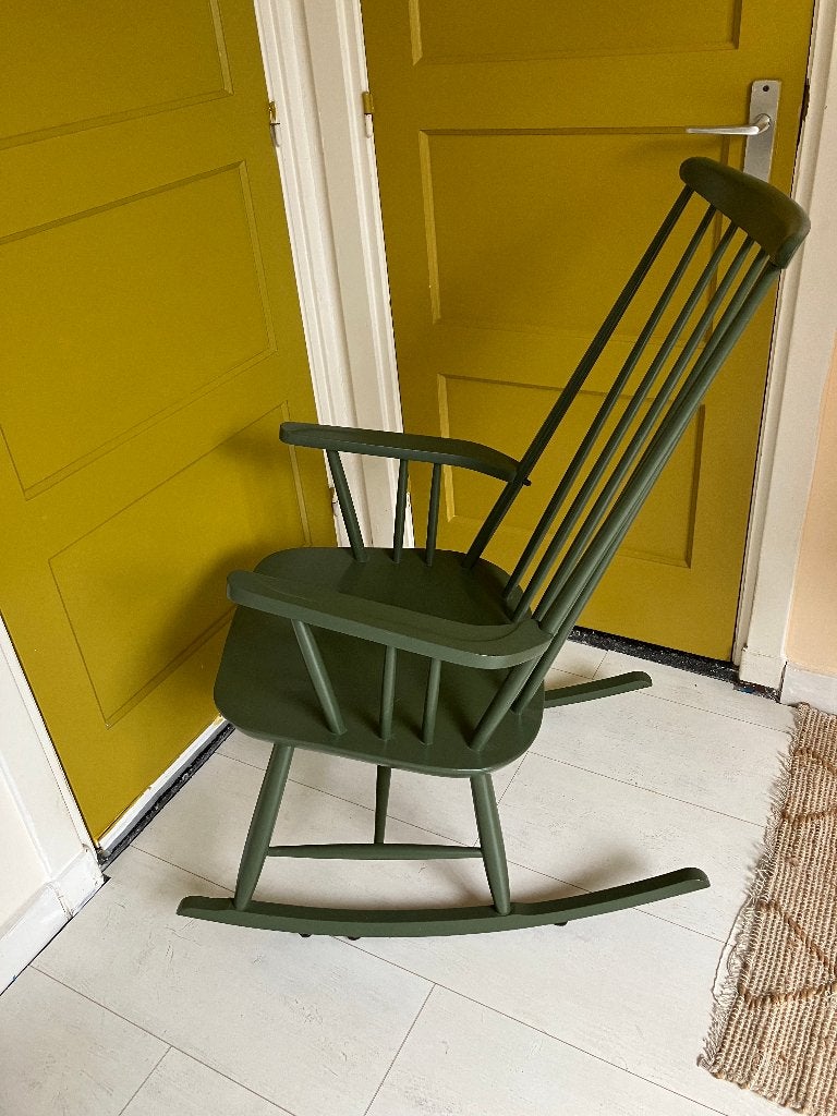 Vintage schommelstoel Tapiovaara (salie)groen gelakt, Ophalen, Gebruikt, 75 tot 100 cm, Tapiovaara Scandinavisch