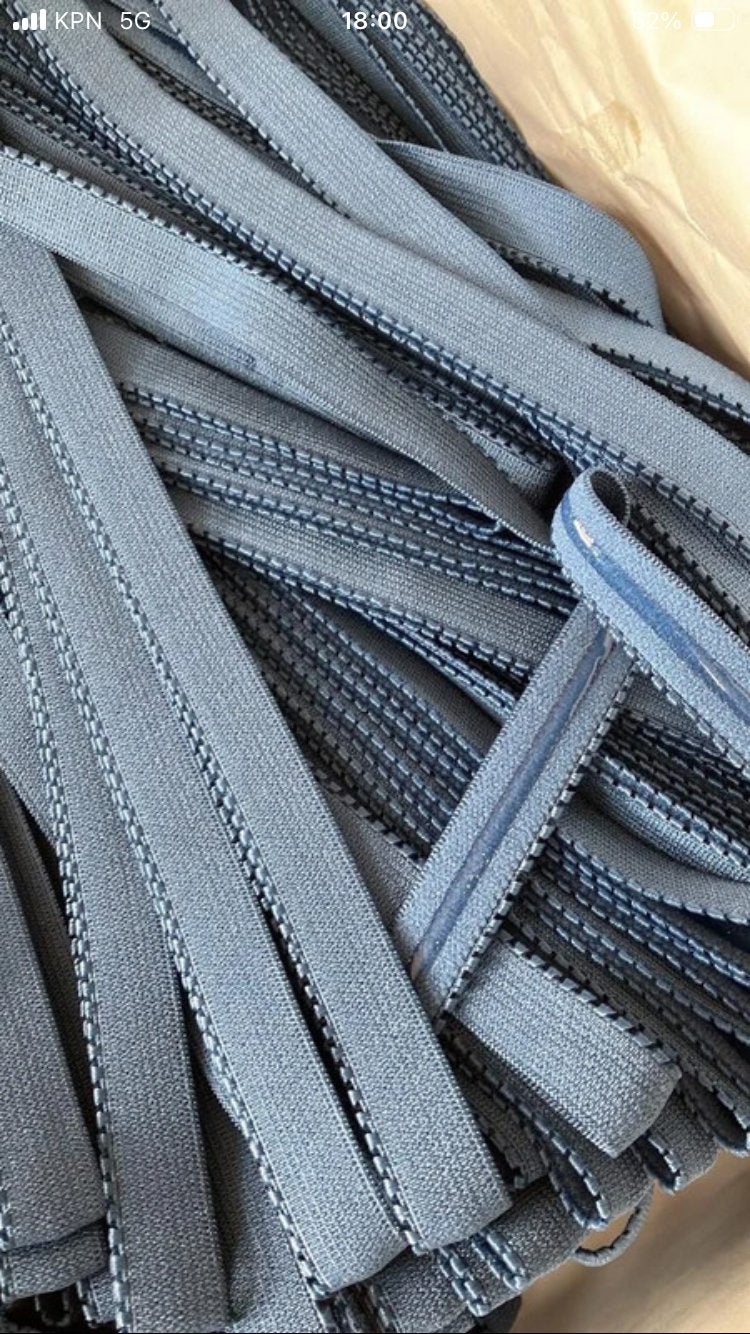 15 meter Picotelastiek met siliconen randje - RAF blauw, Ophalen of Verzenden, Nieuw, Lint, Band of Elastiek