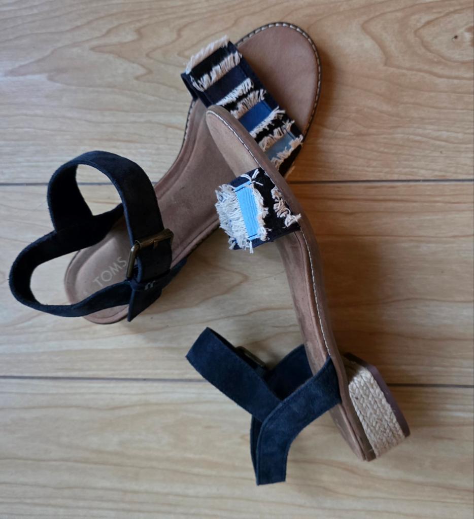Toms sandalen maat 40 W9 - Zo goed als nieuw, Blauw, Zo goed als nieuw, Toms, Sandalen of Muiltjes