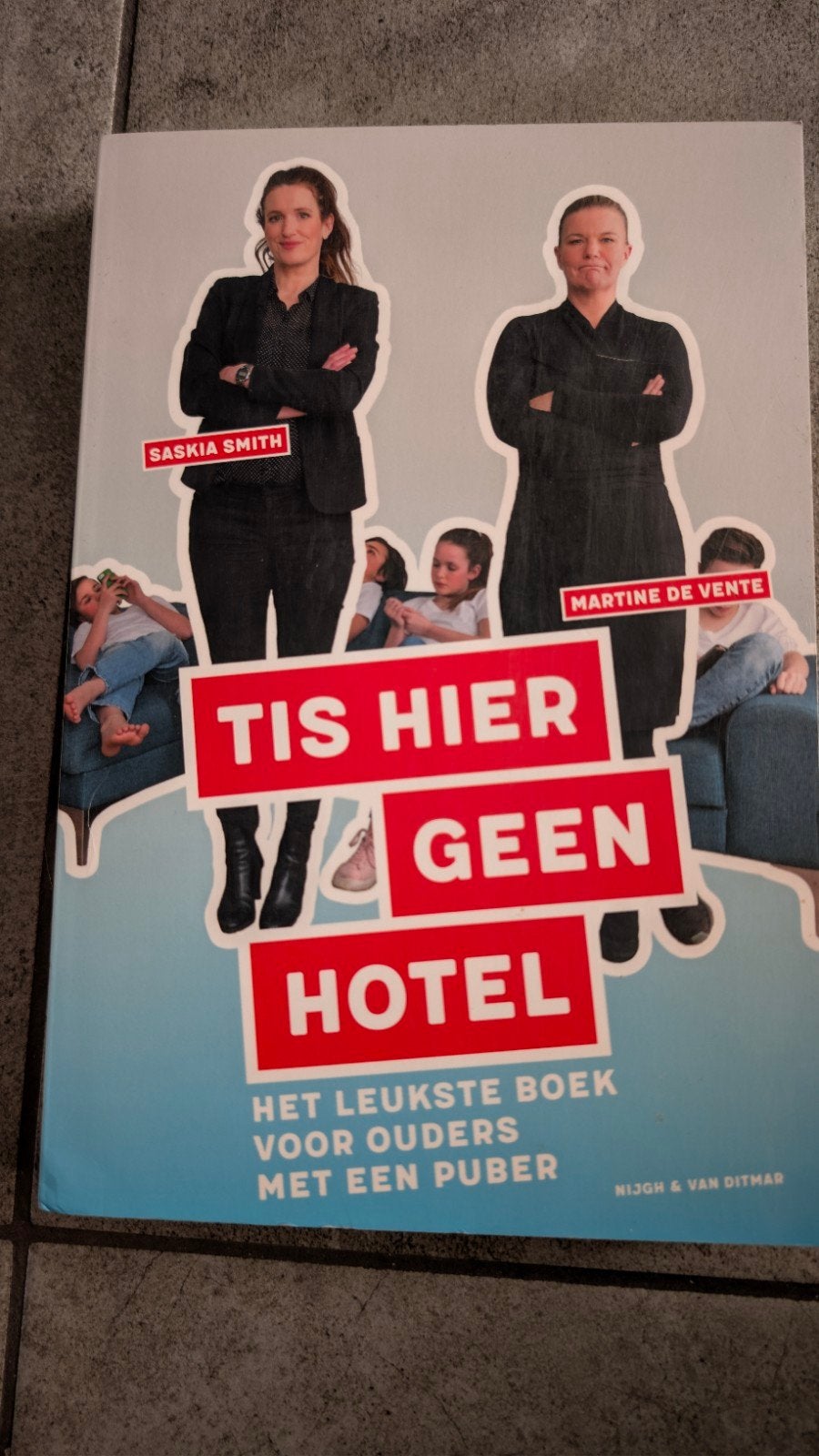Tis Hier Geen Hotel - Boek voor ouders met een puber, Ophalen of Verzenden, Zo goed als nieuw, Opvoeding vanaf 10 jaar, Saskia Smith, Martine de Vente