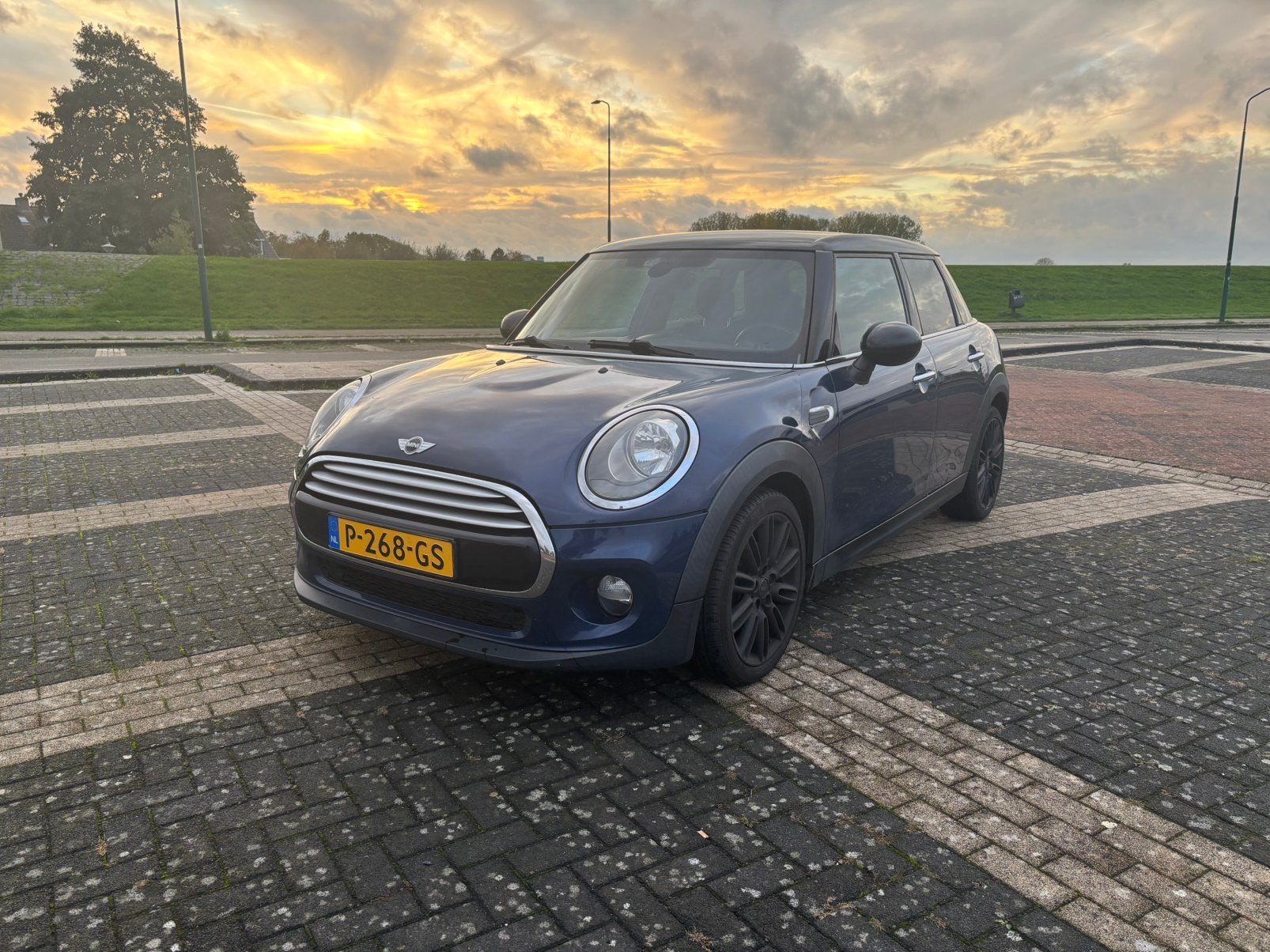 Mini cooper 1.5 5 deurs, Auto's, Mini, Voorwielaandrijving, 136 pk, Zwart, 4 cilinders