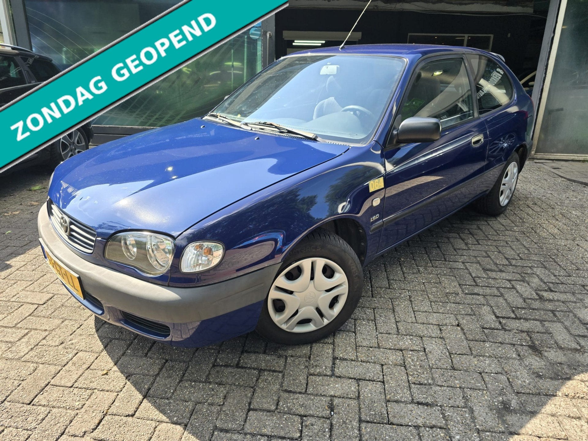 Toyota Corolla 1.9 D Terra UNIEK LAGE KM STAND | NAP | NIEUW, Voorwielaandrijving, Gebruikt, 4 cilinders, Blauw