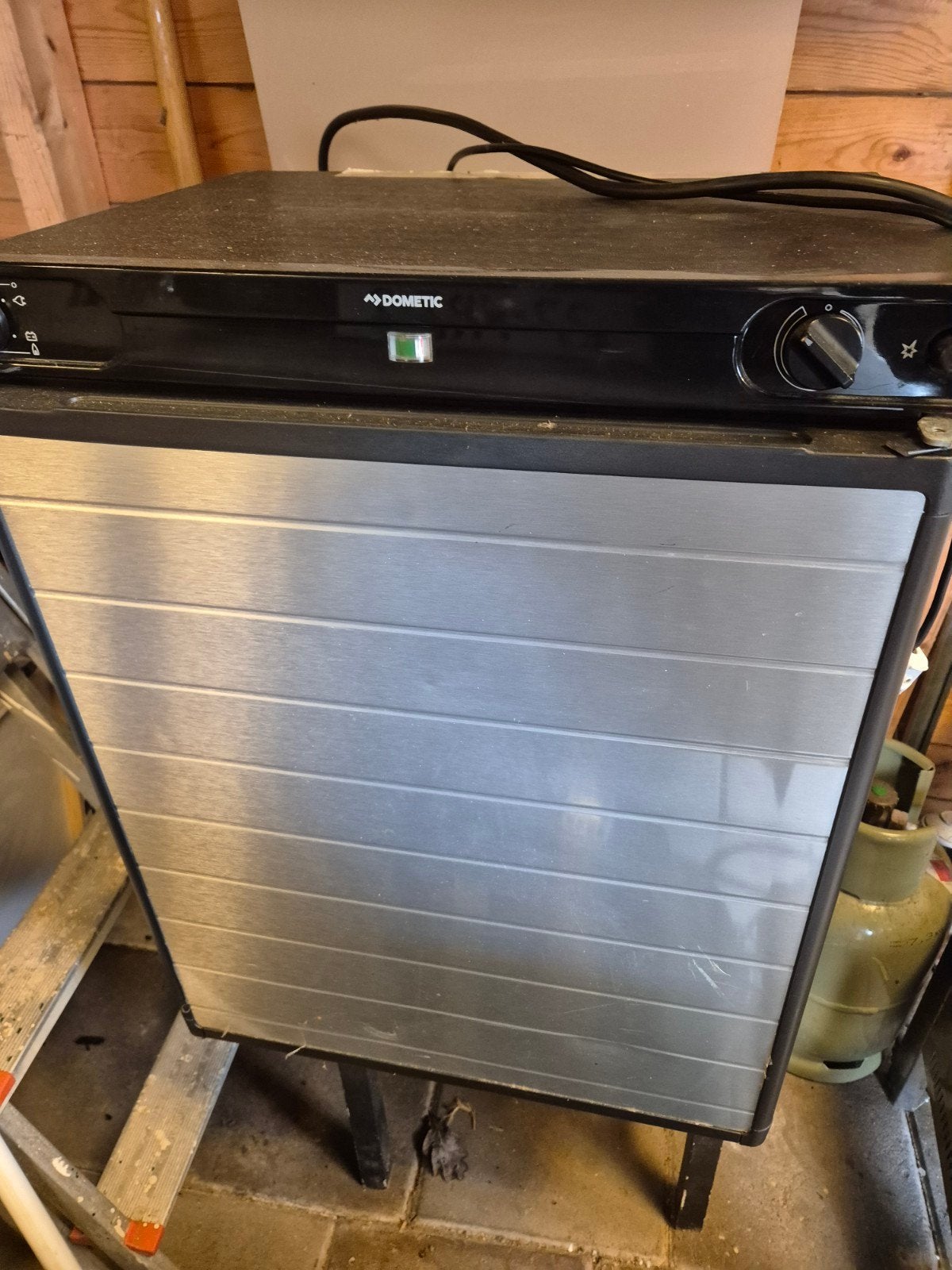 Dometic RF60KF Koelkast - Ideaal voor Camper/Caravan, Ophalen, Minder dan 85 cm, Minder dan 75 liter, 45 tot 60 cm