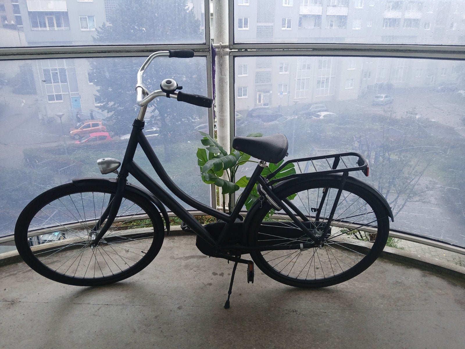 Omafiets te koop - Frame 57cm, 28 inch banden, met slot, 56 cm of meer, Ophalen, Gebruikt, Overige merken
