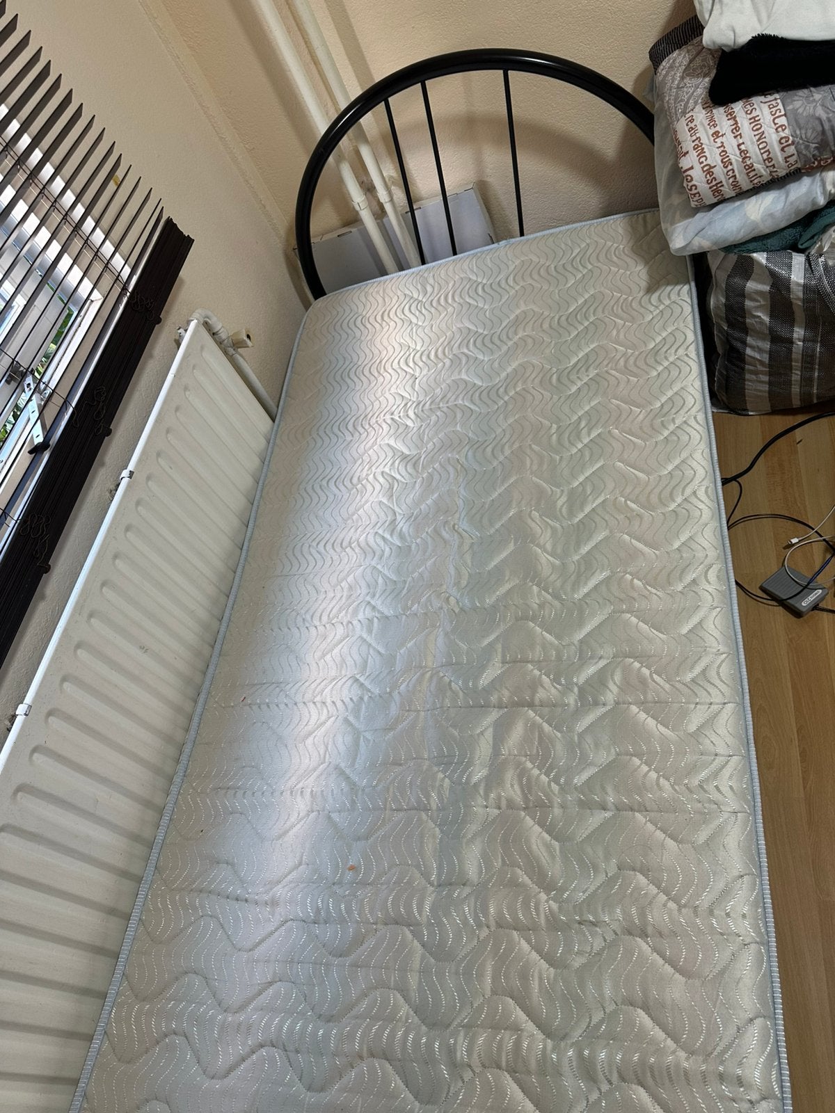 Bed eenpersoons 90x200, Ophalen of Verzenden, Zo goed als nieuw, Eenpersoons, 90 cm